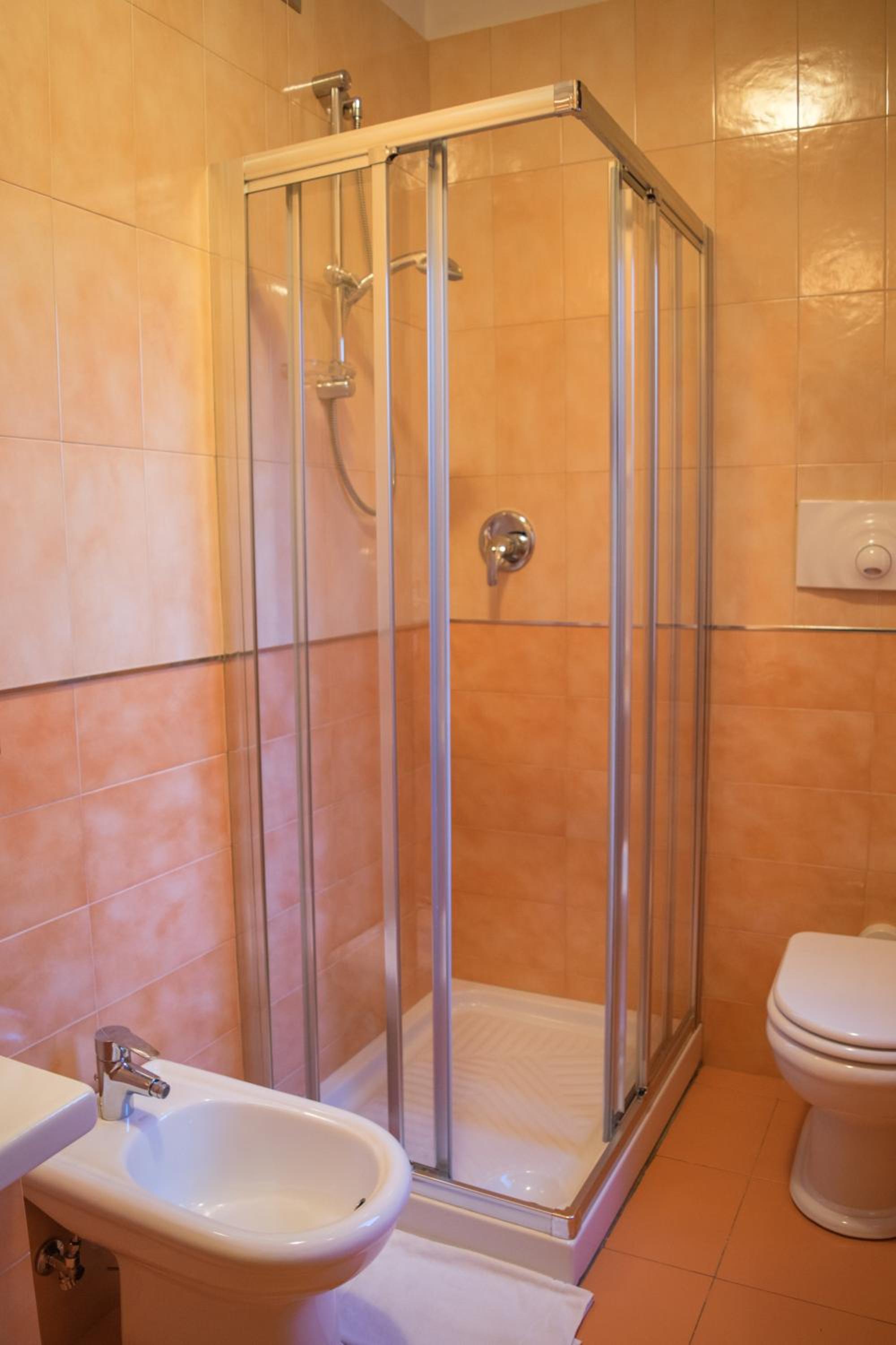 Double or Twin Room - Photo 3