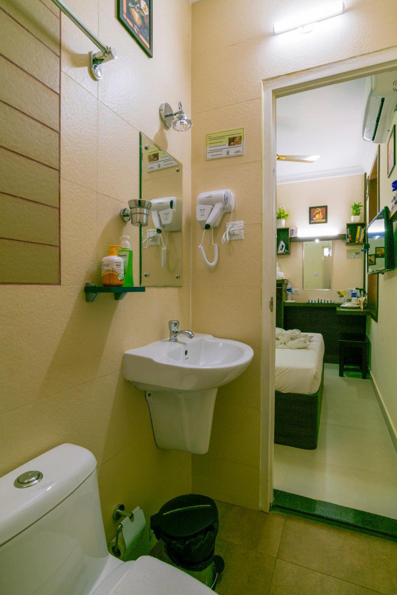 Standard Double Room - Photo 3