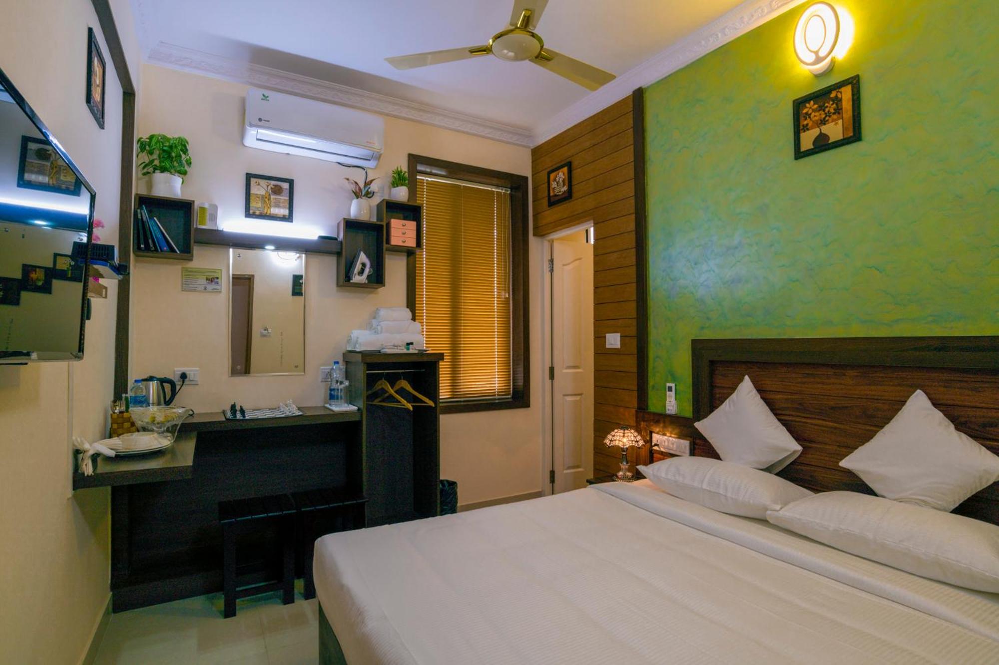 Standard Double Room - Photo 23