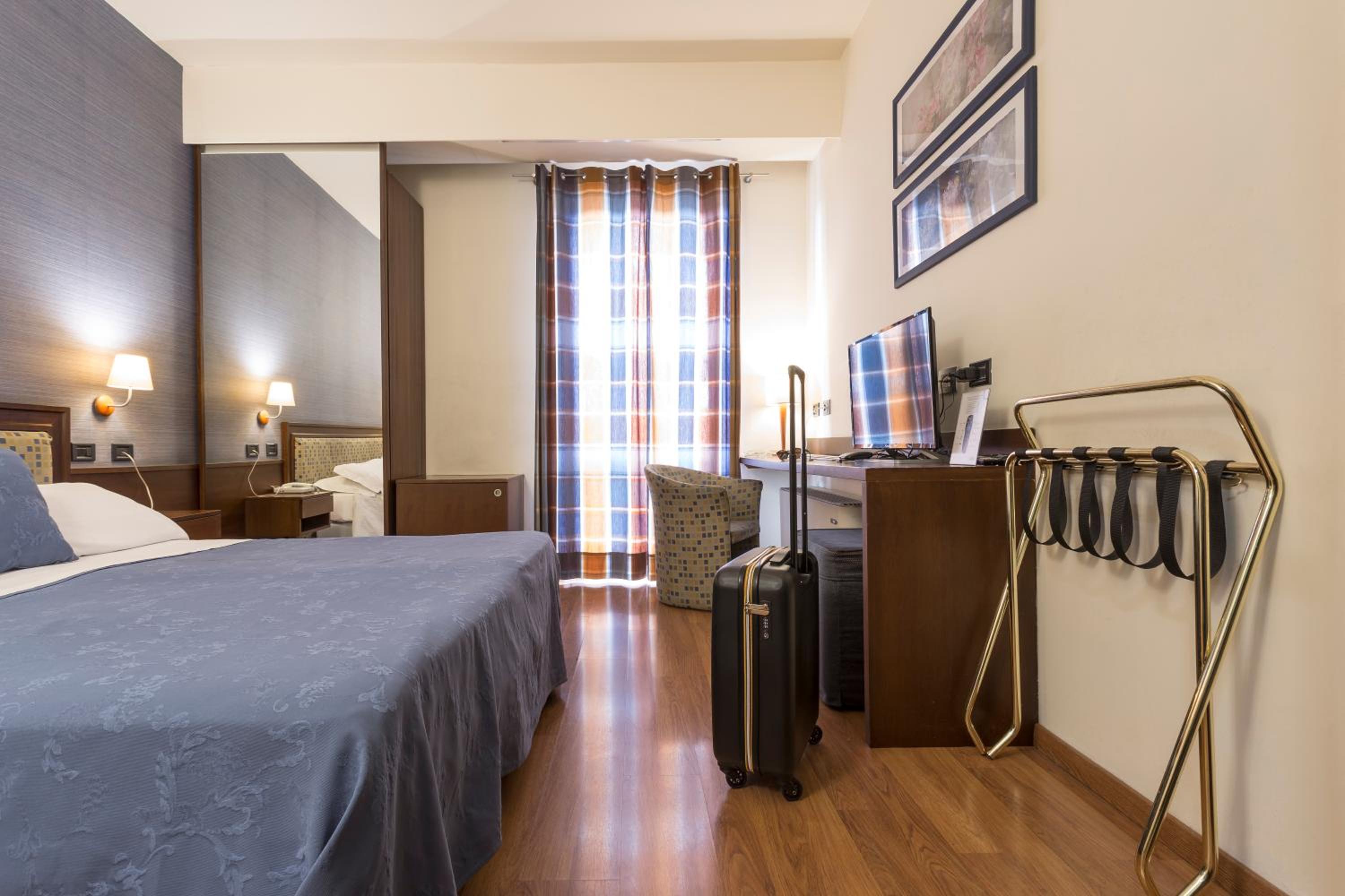 Double Room - Photo 5