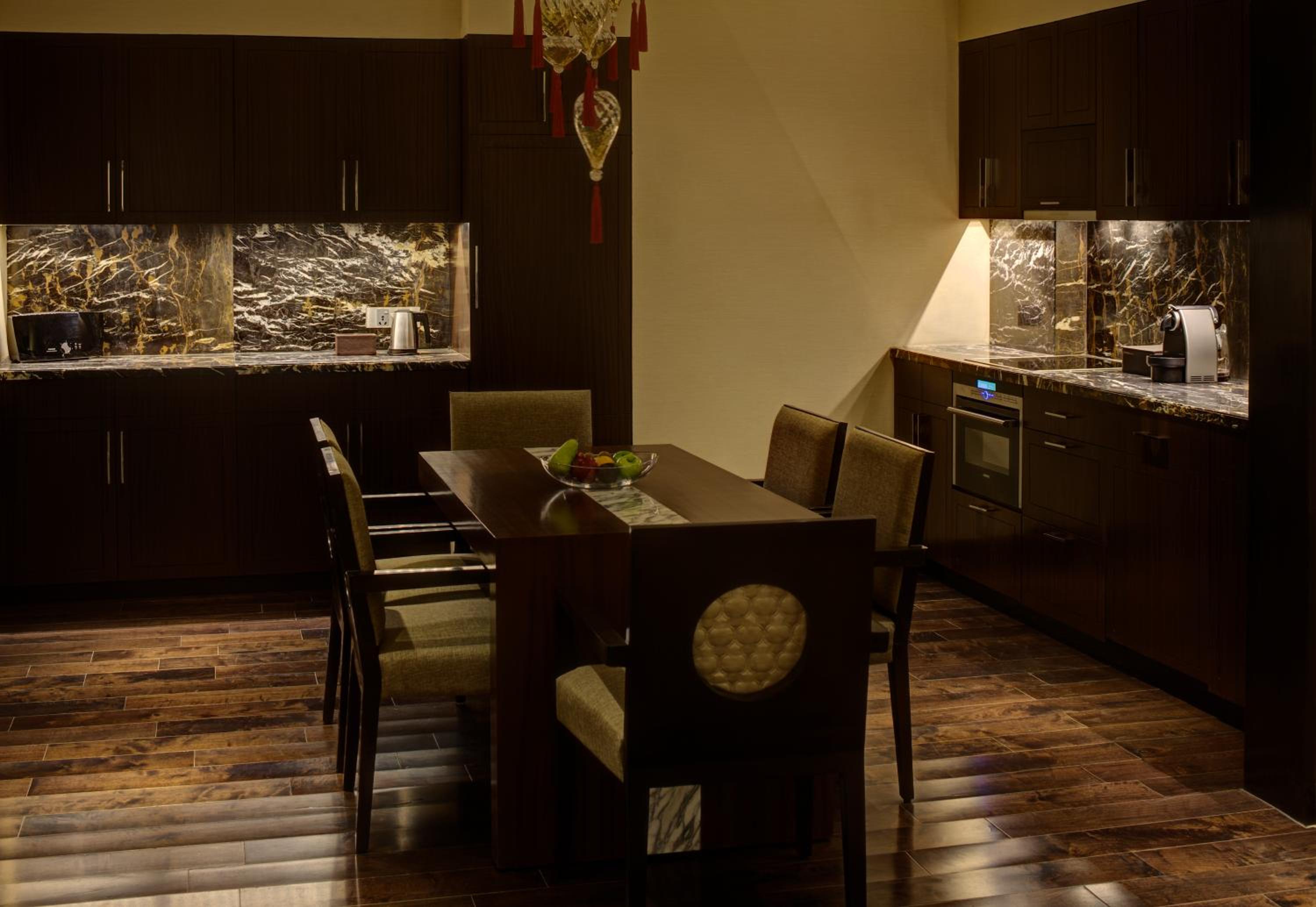 One-Bedroom Deluxe Apartment