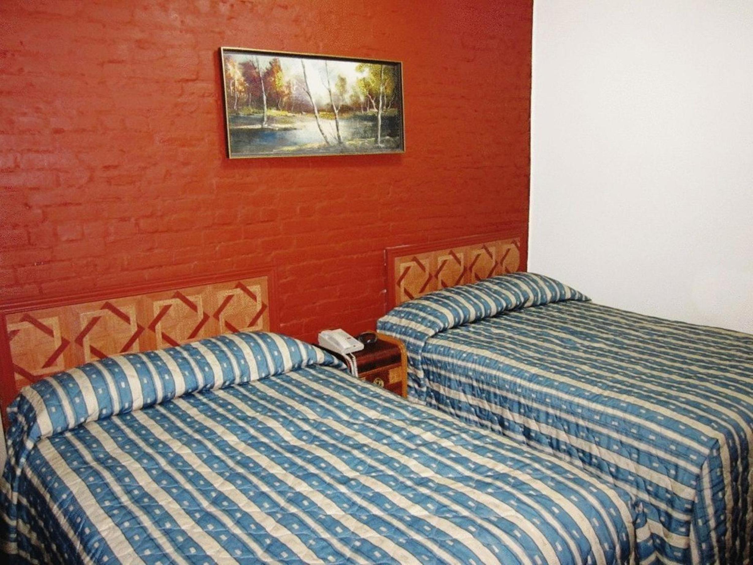 Hotel Ste-Catherine — photo 17