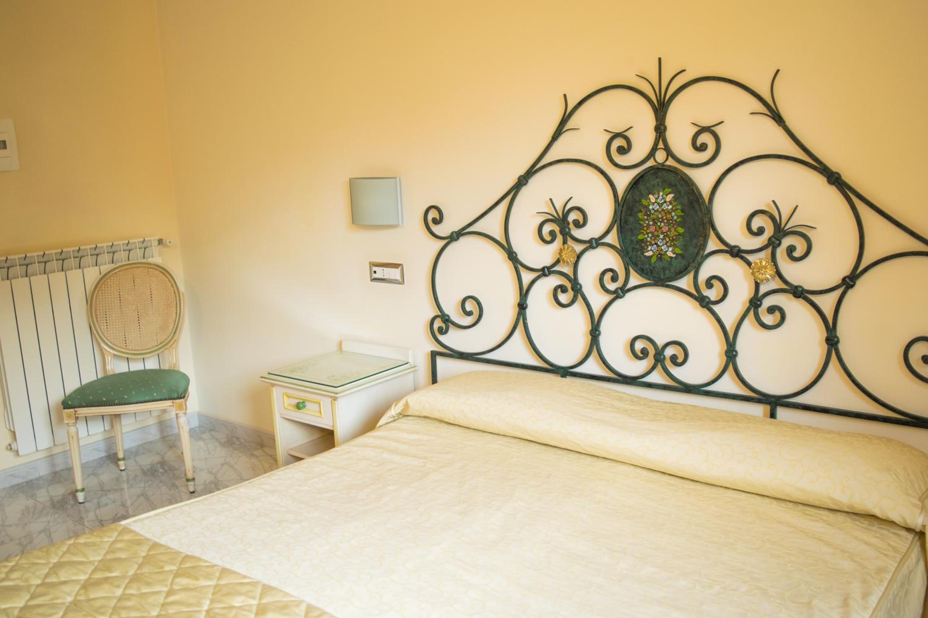 Double or Twin Room - Photo 6