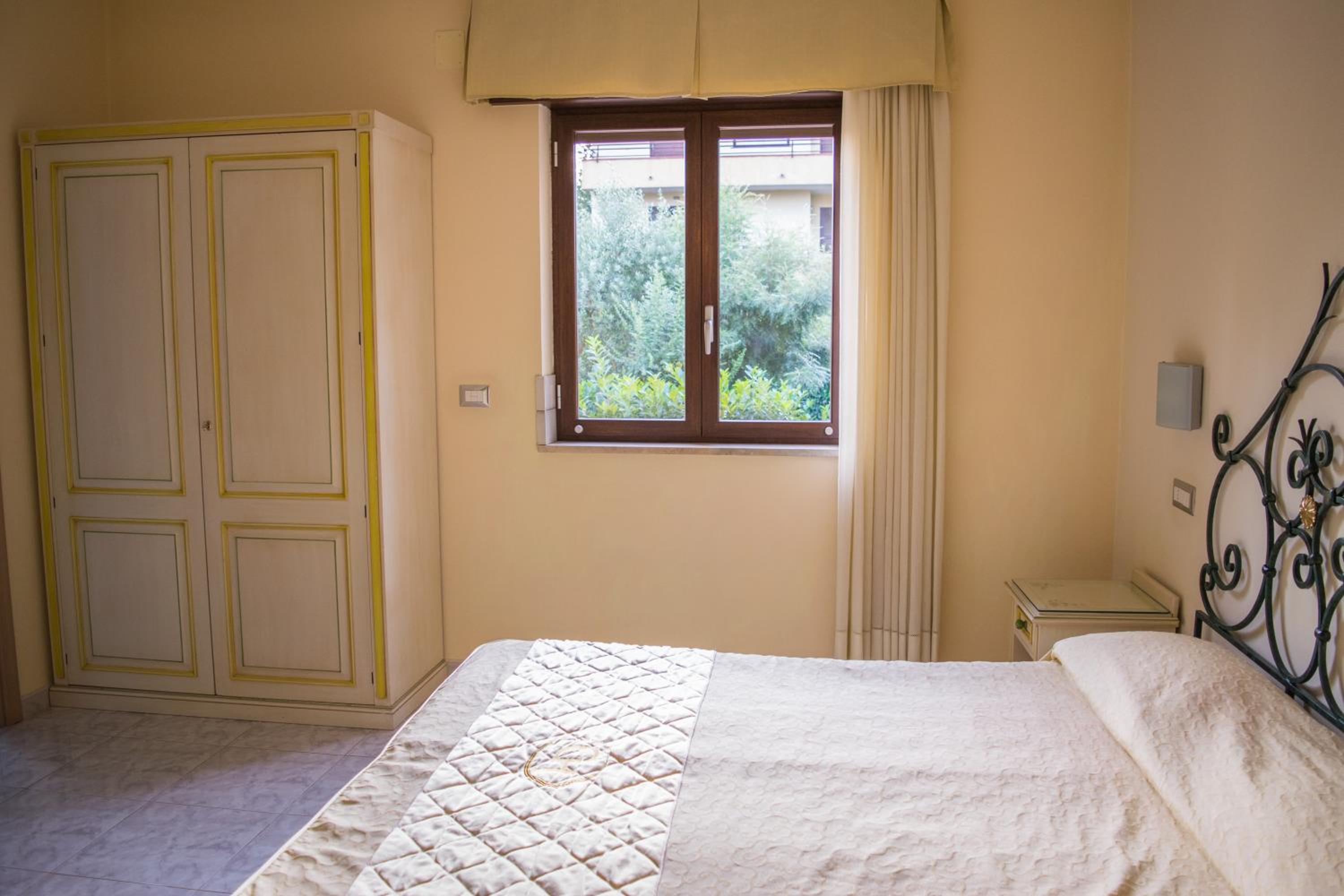 Double or Twin Room - Photo 4