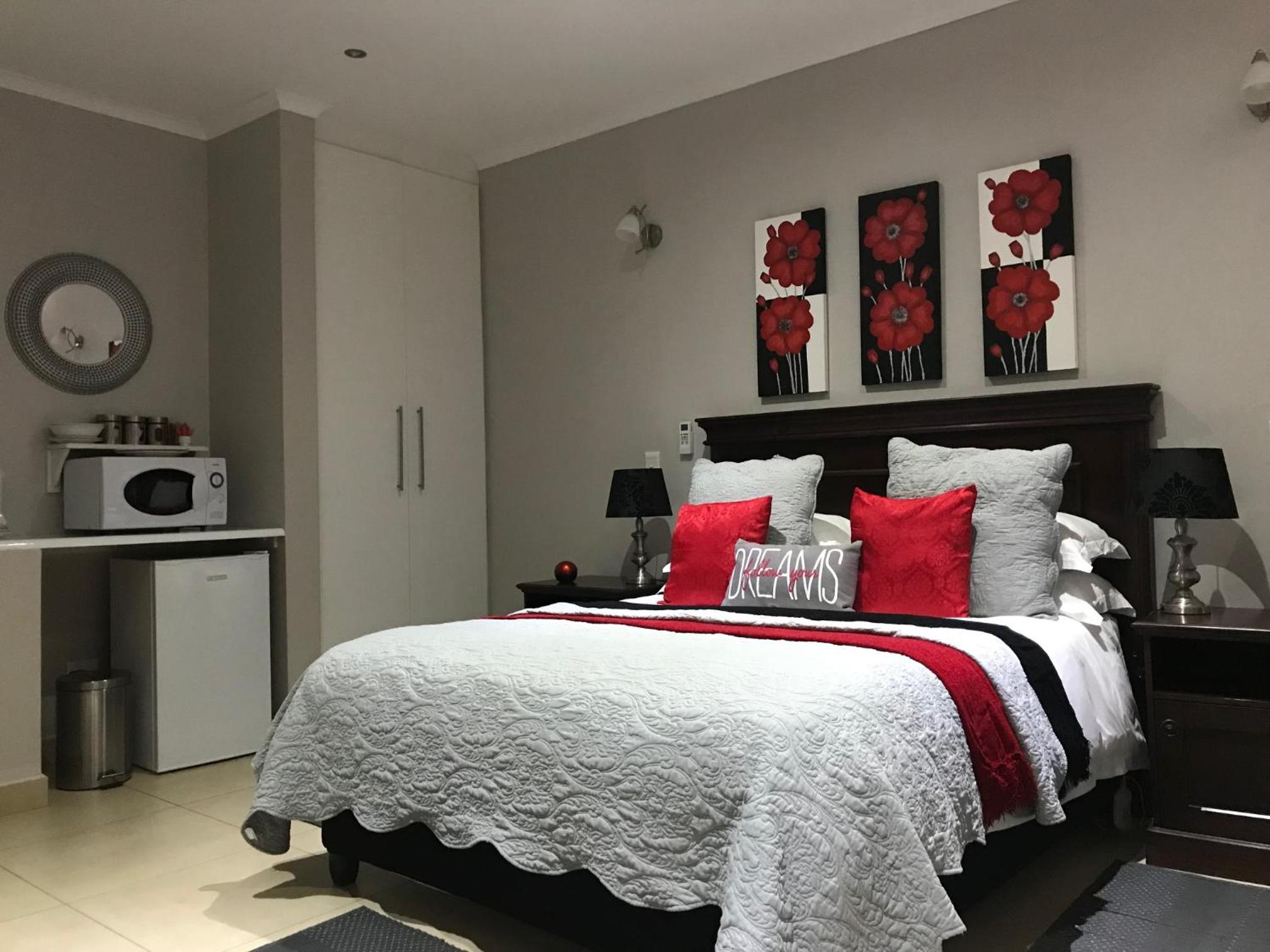 Luxury Queen Room - Photo 2