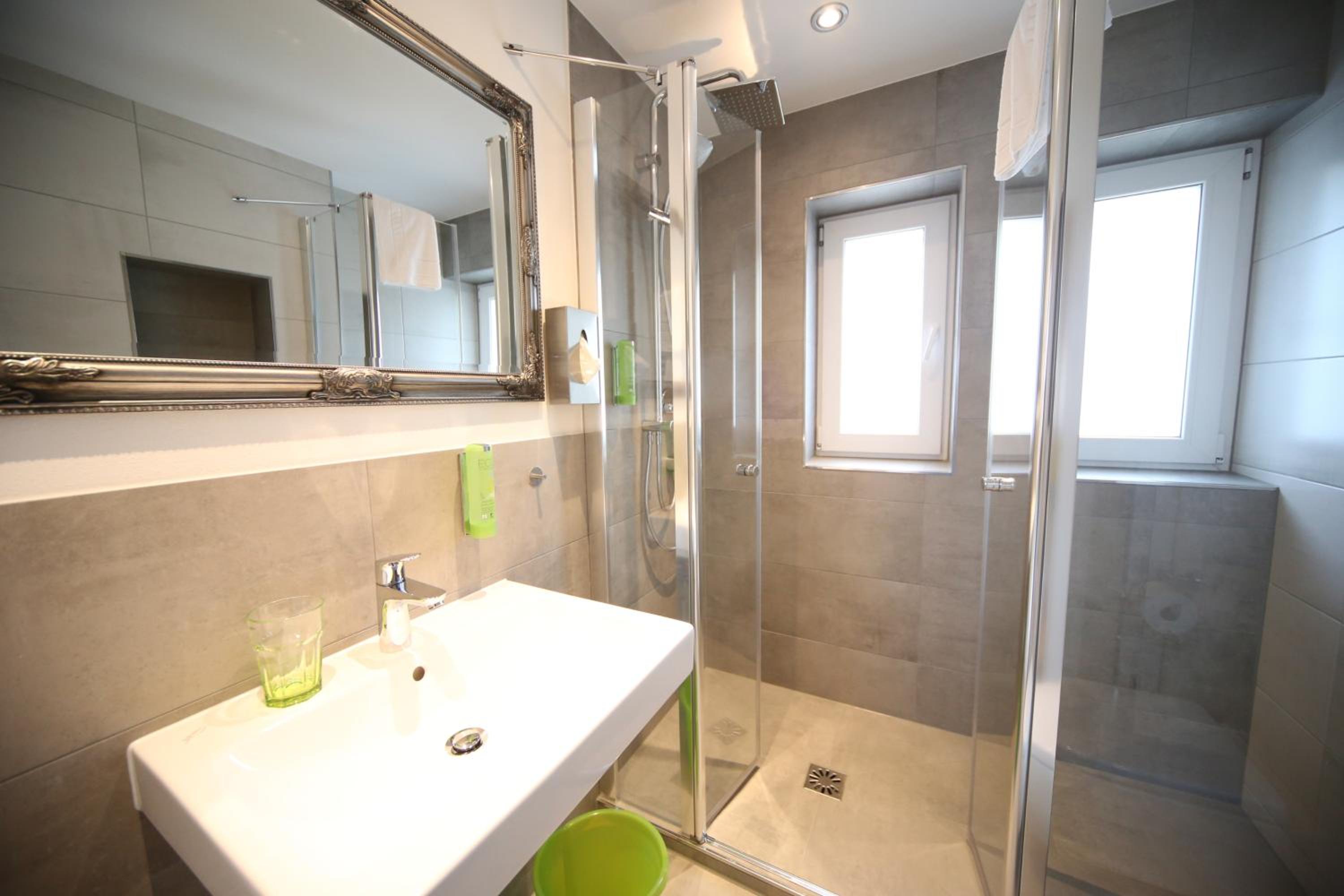 Double Room - Photo 13