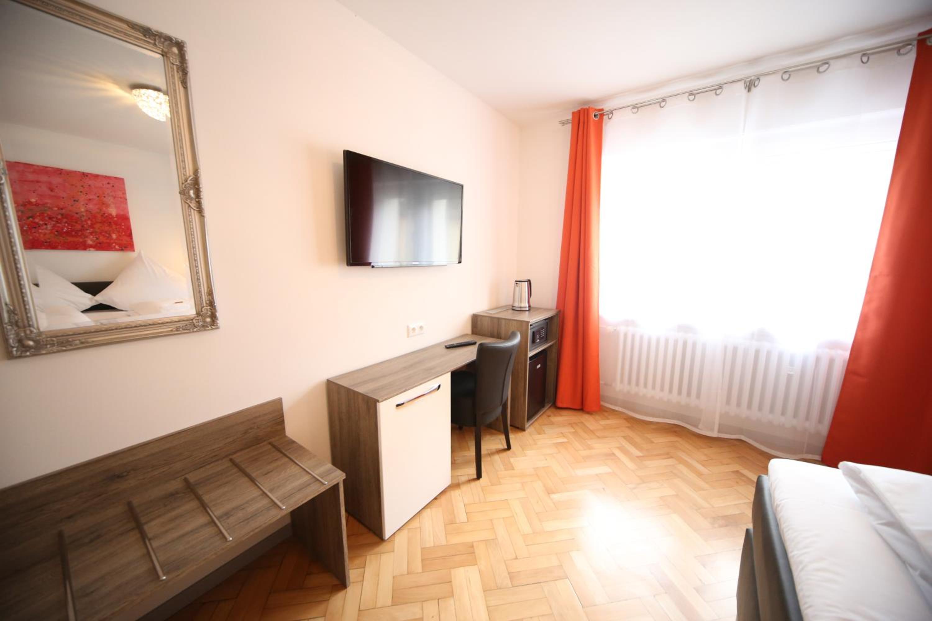 Double Room - Photo 9