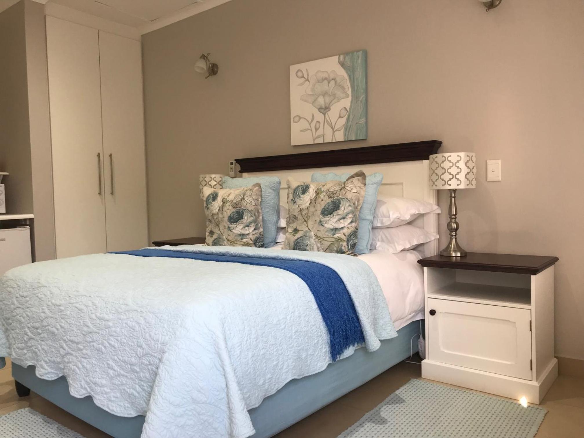 Luxury Queen Room - Photo 7