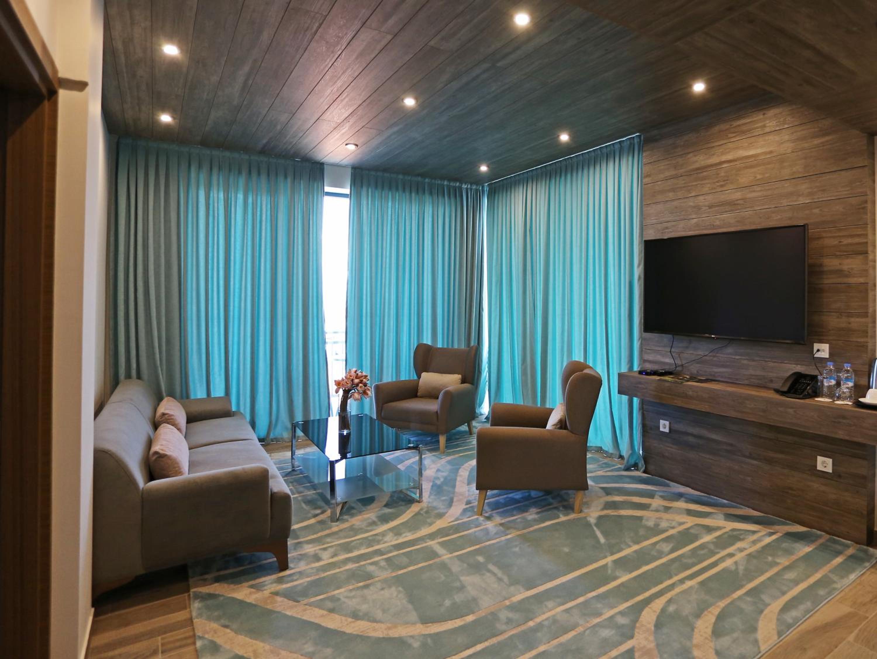 Grand Terrace Suite (New Building)