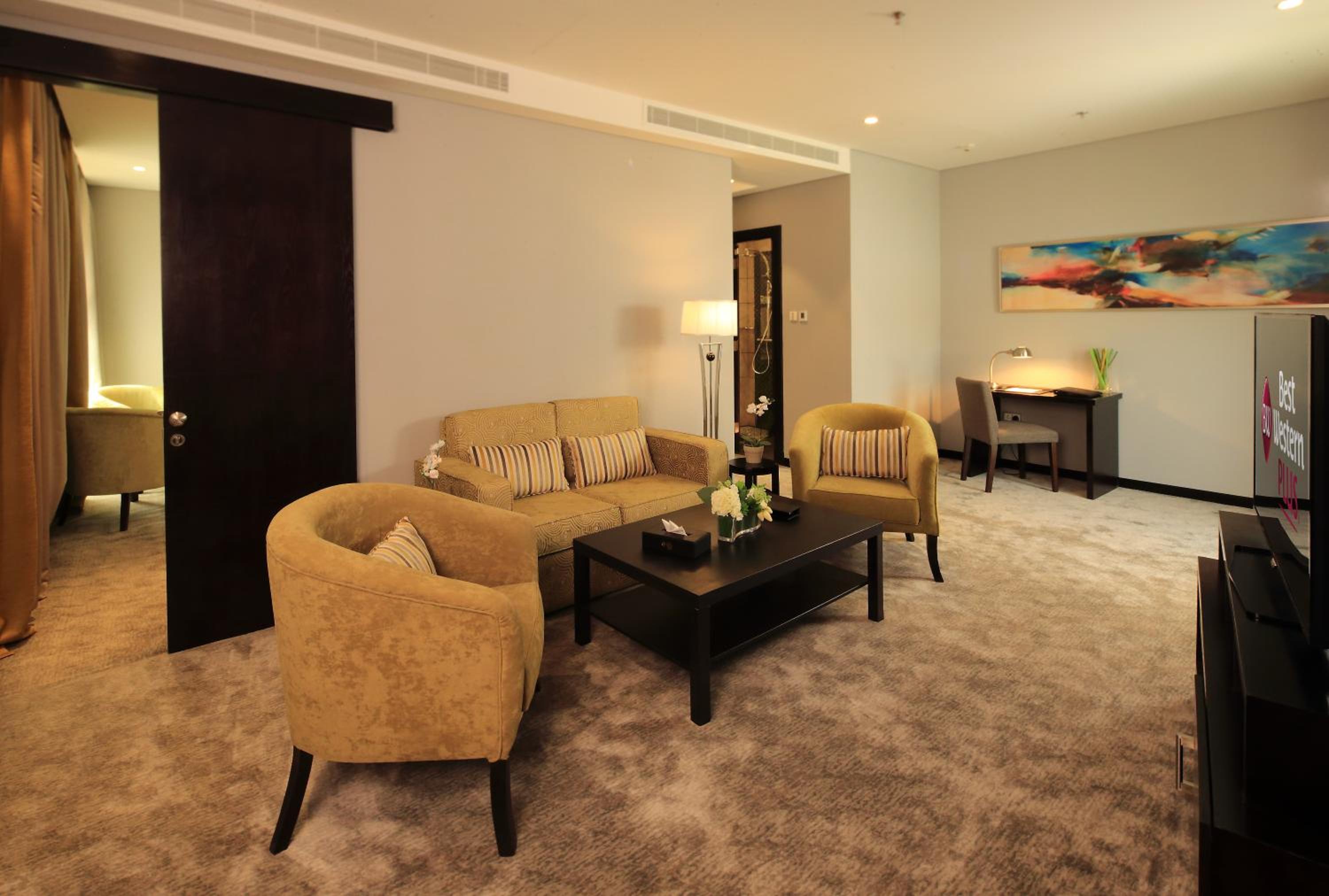 Executive Queen Suite - Non-Smoking photo 1