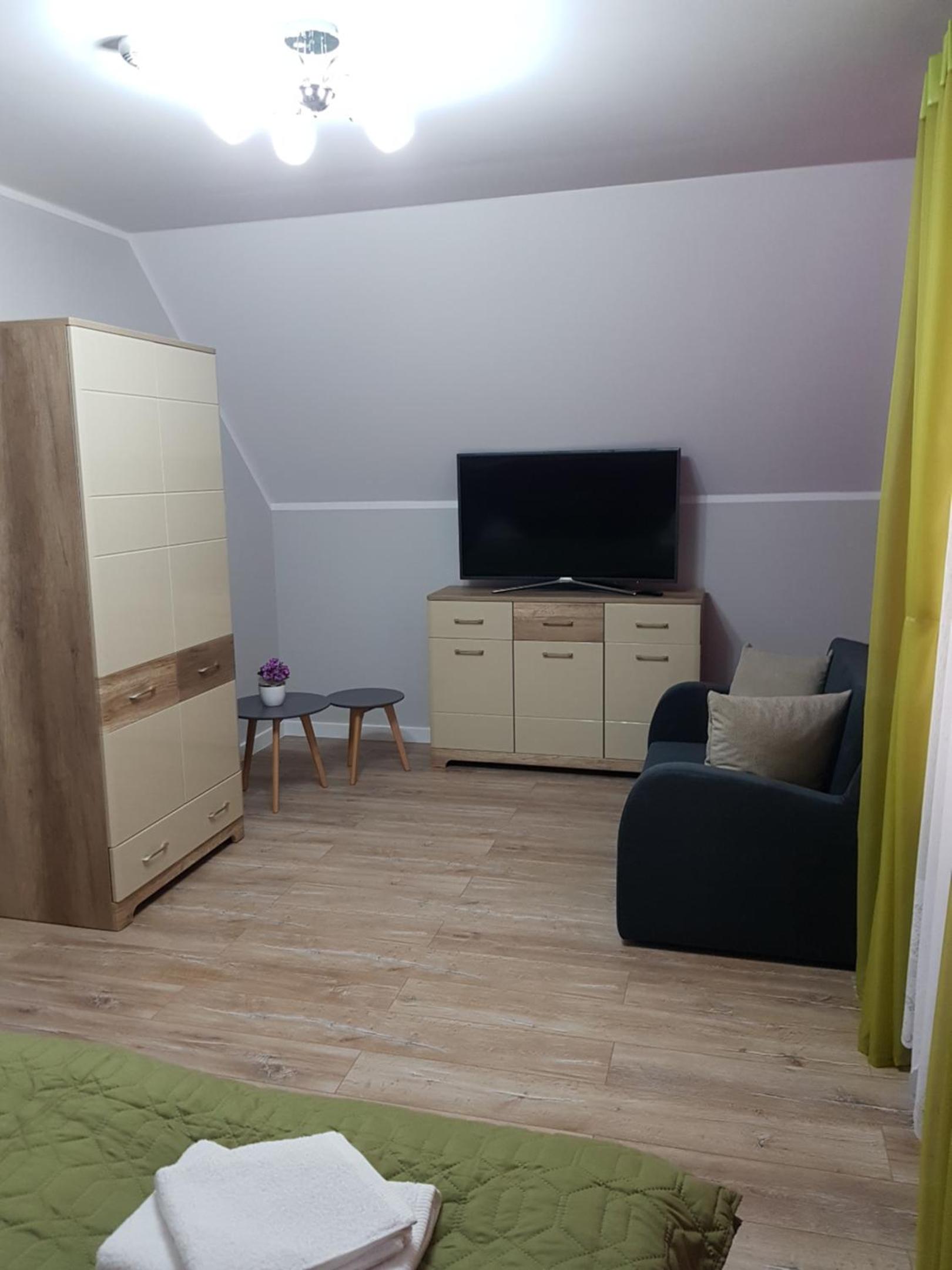 Three-Bedroom Apartment - Photo 21