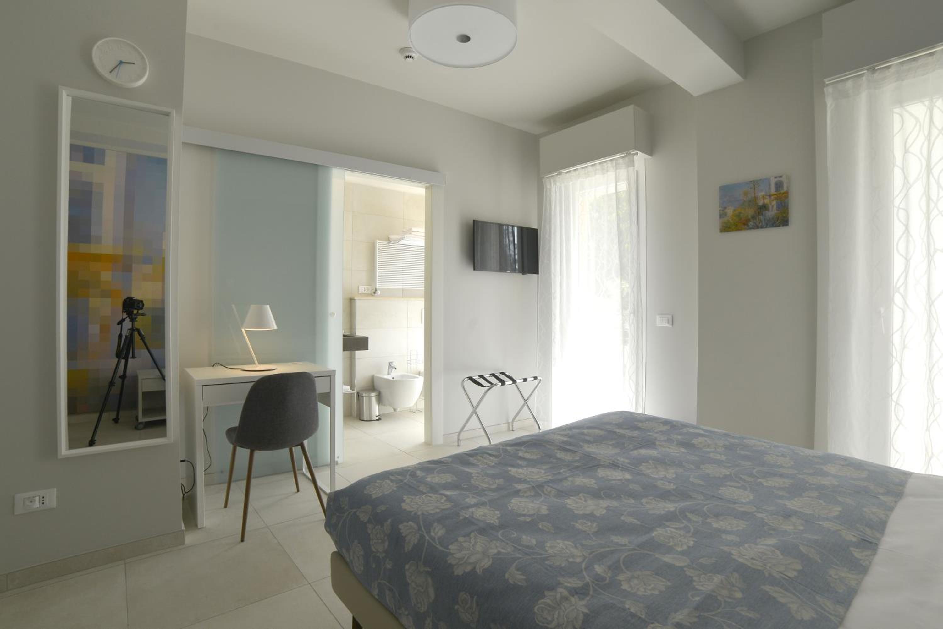 Double Room with Terrace - Photo 9