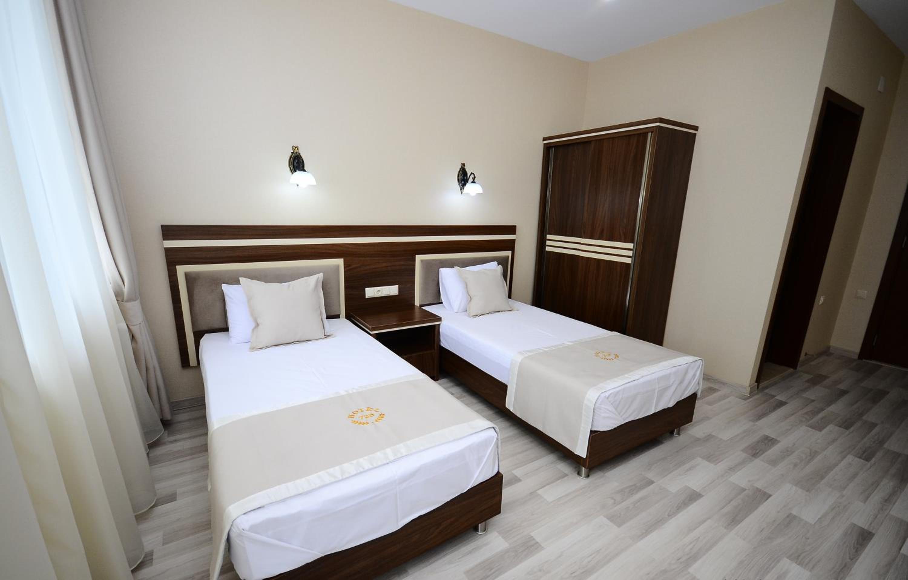 Large Twin Room
