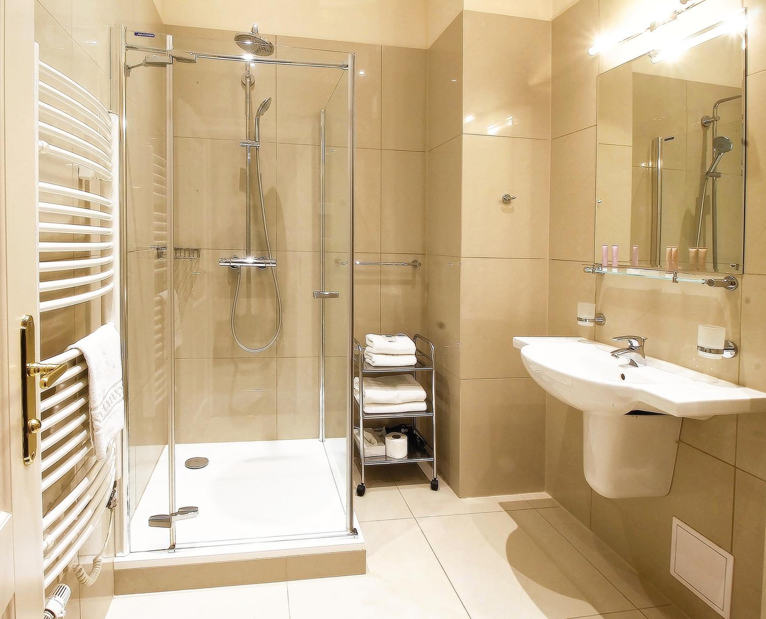 Deluxe Double or Twin Room - Photo 6