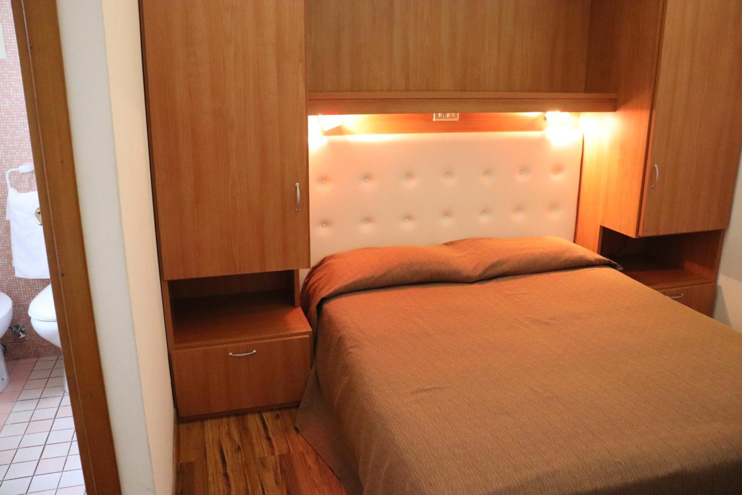 Classic Double / Twin Room with Balcony photo 3