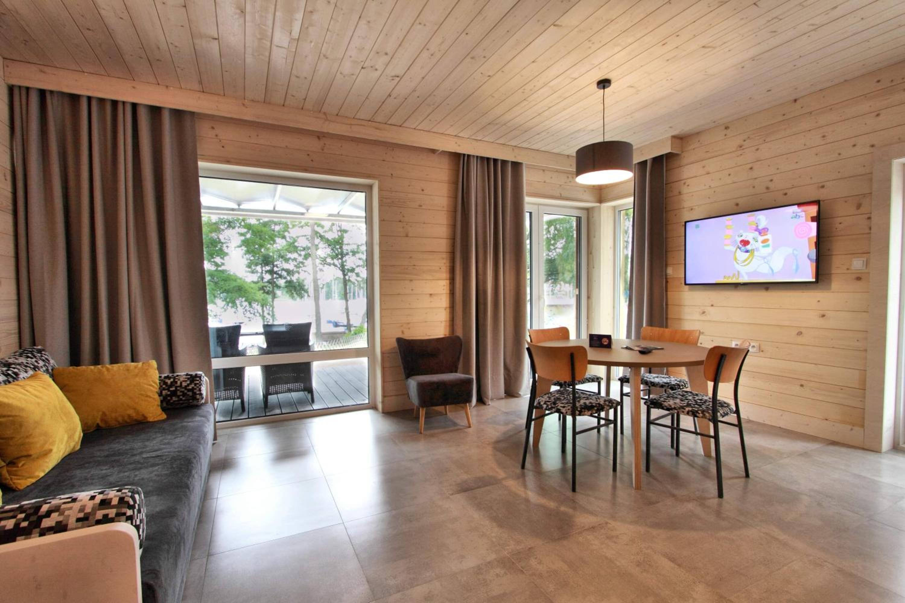 One-Bedroom Apartment with Marina View - Photo 5