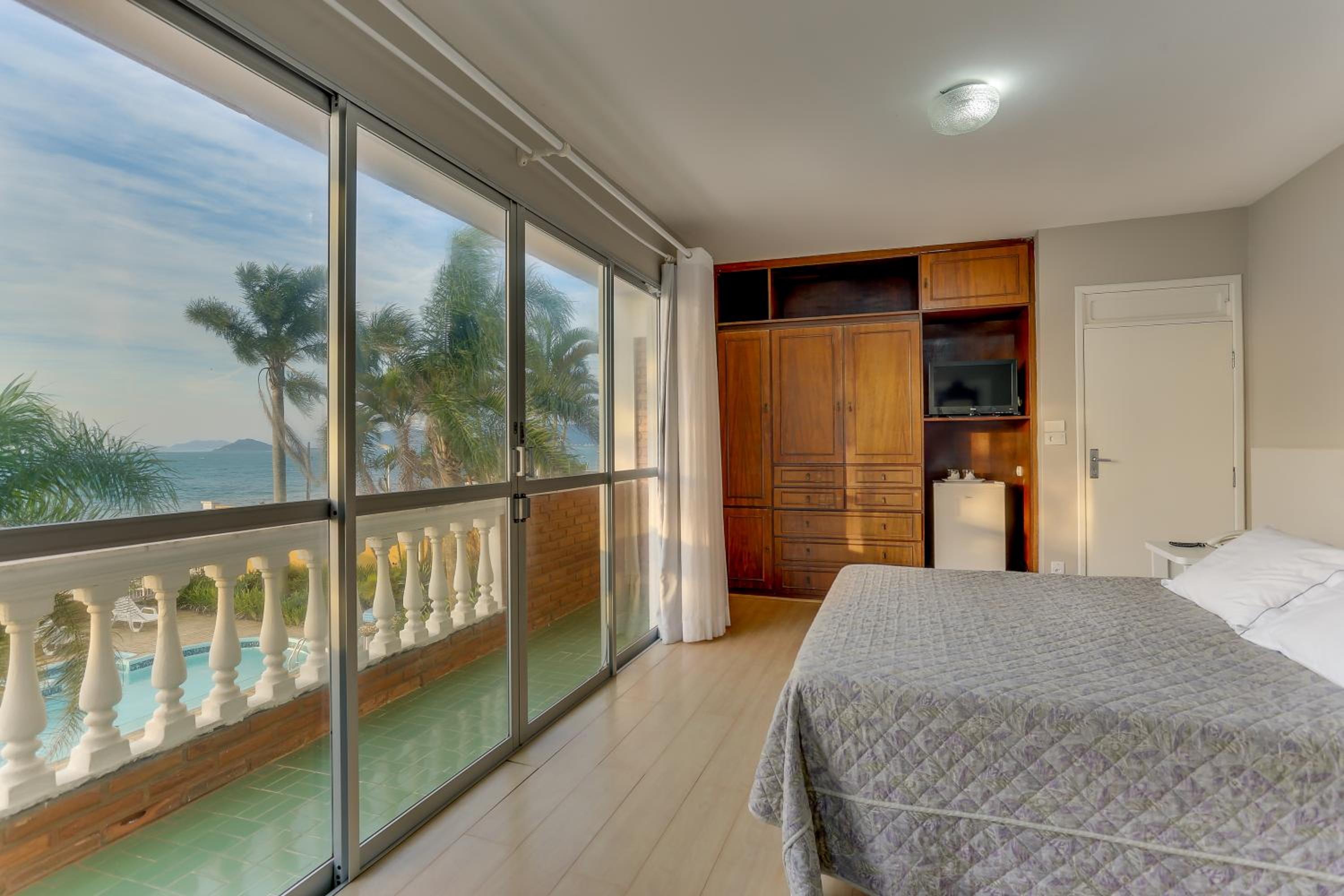 Deluxe Triple Room with Sea View - Photo 3
