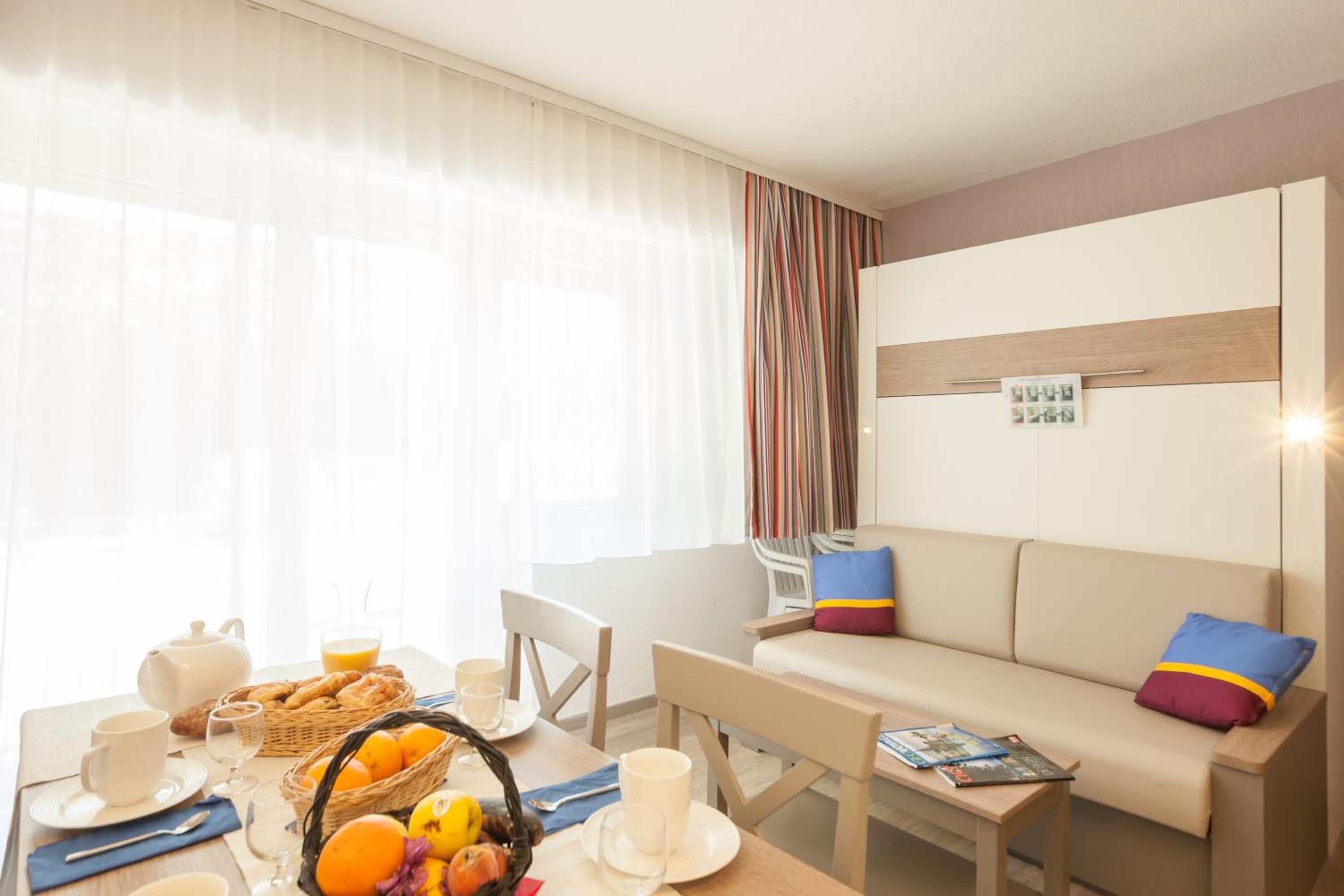 Studio with Sleeping Alcove and Terrace or Balcony (4 People), photo 6