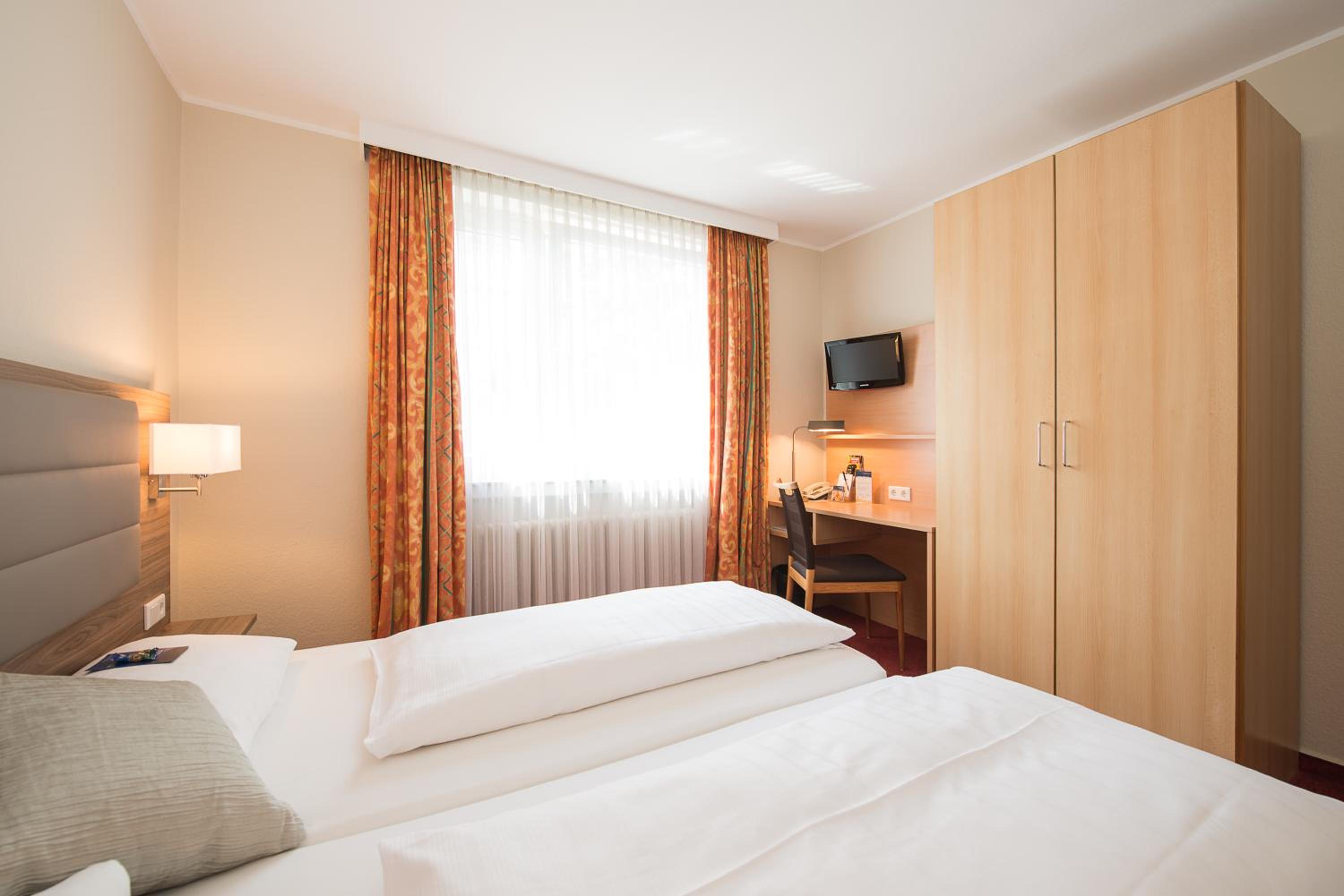 Standard Double Room - Photo 3