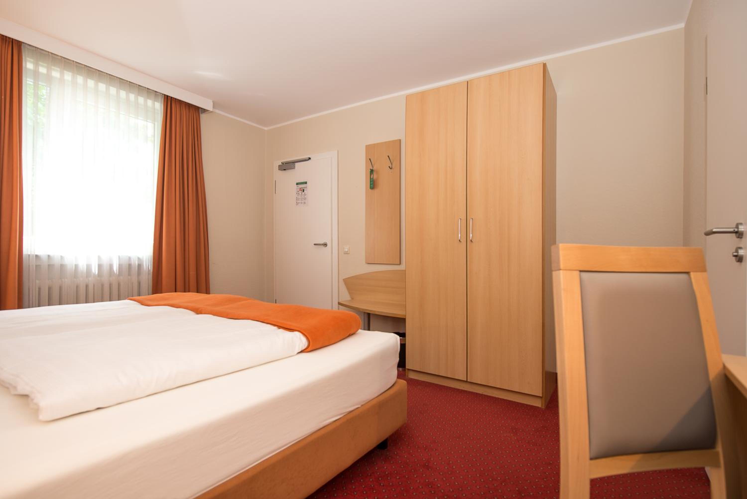 Business Double Room - Photo 13