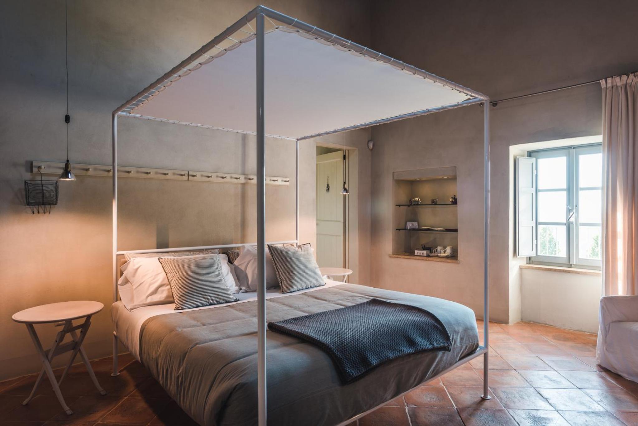 Deluxe Suite - Photo 10