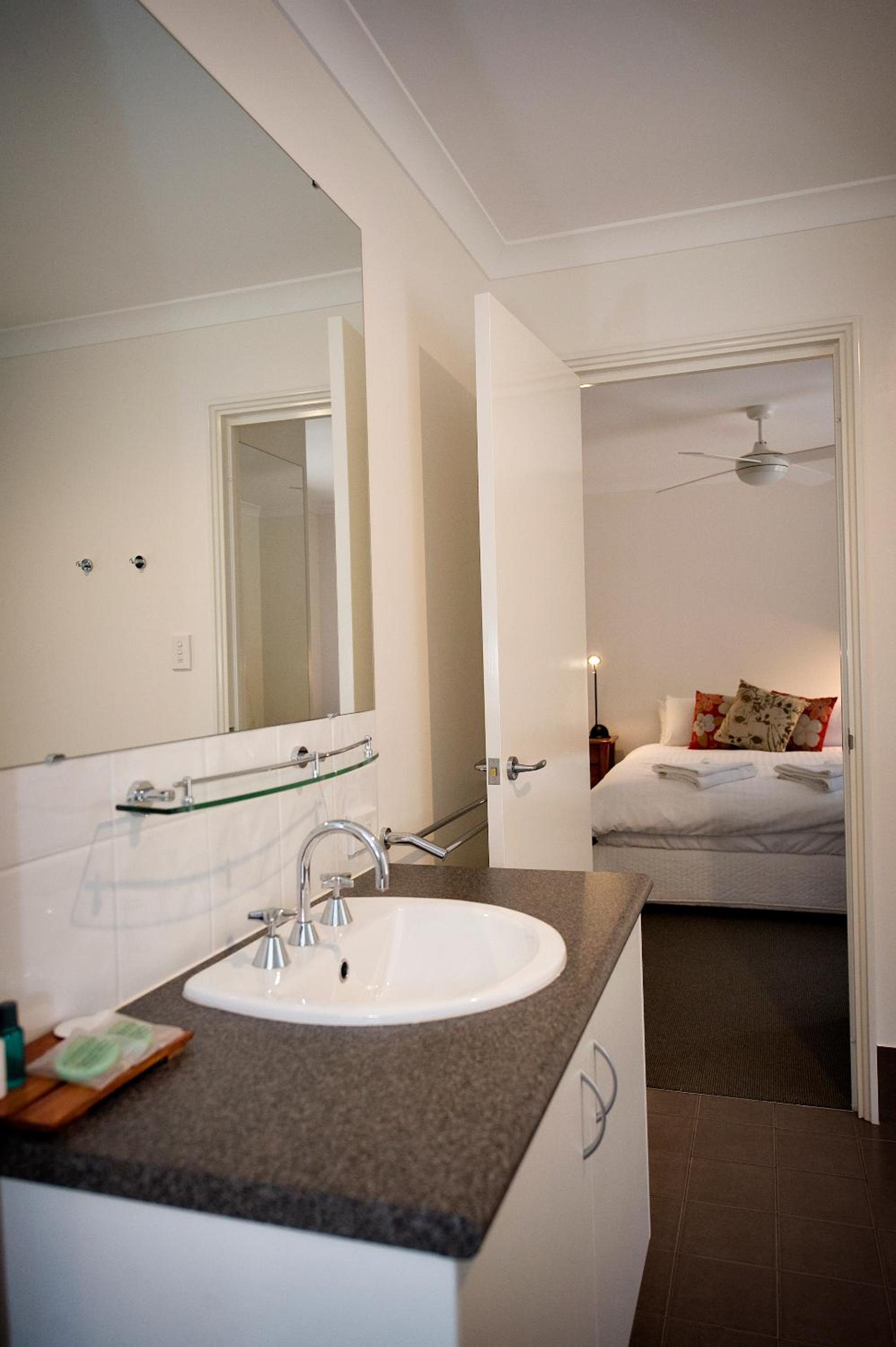 Superior Two-Bedroom Cottage photo 3