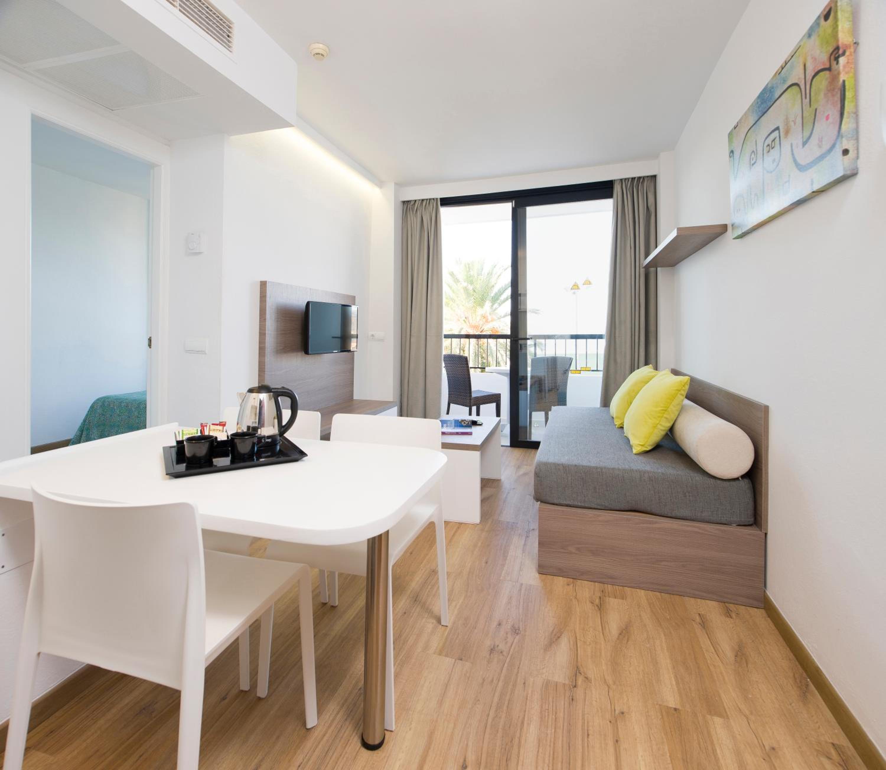 One-Bedroom Apartment - Photo 2