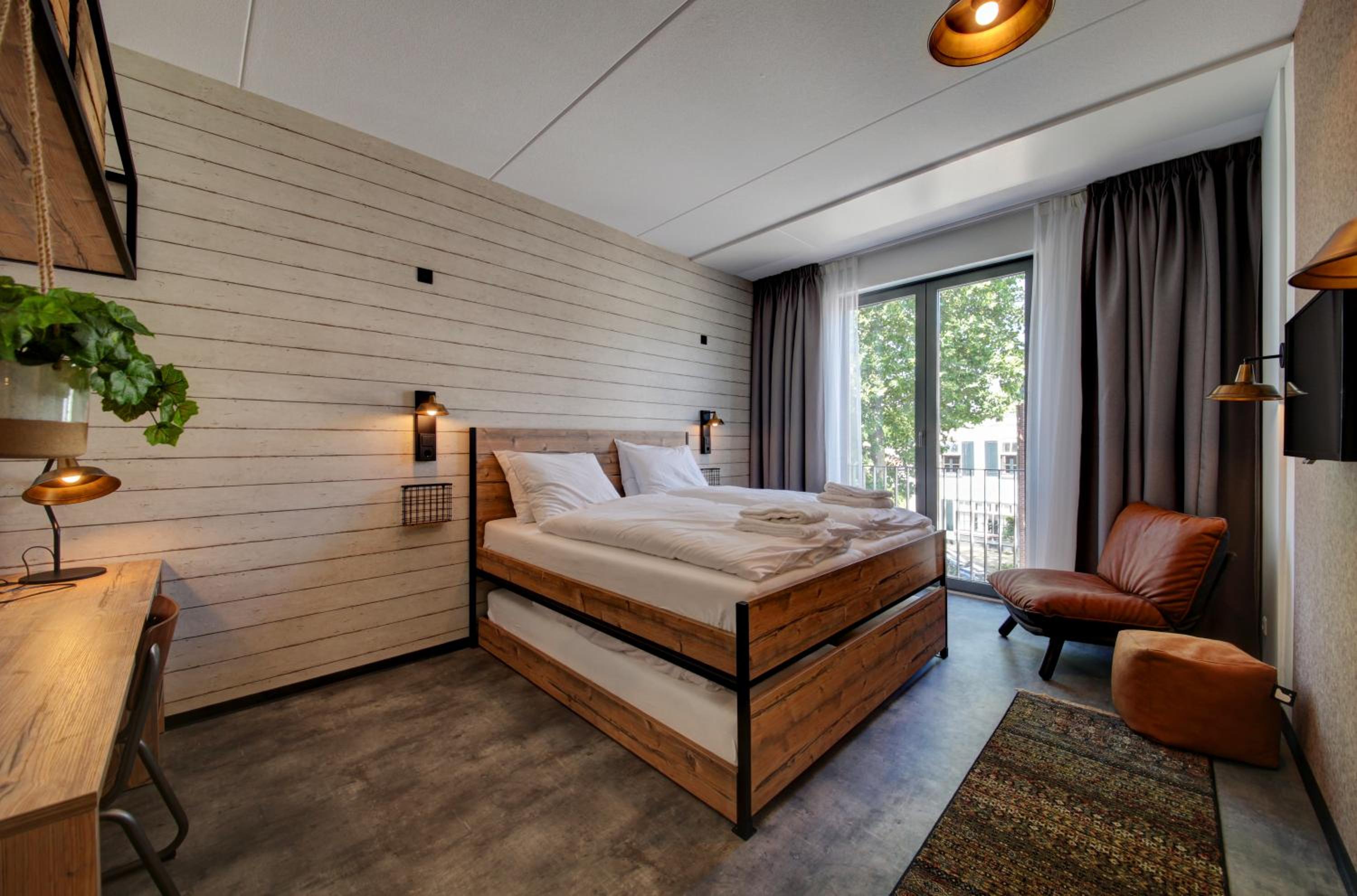 Deluxe Double Room plus 2 Extra Beds photo 2