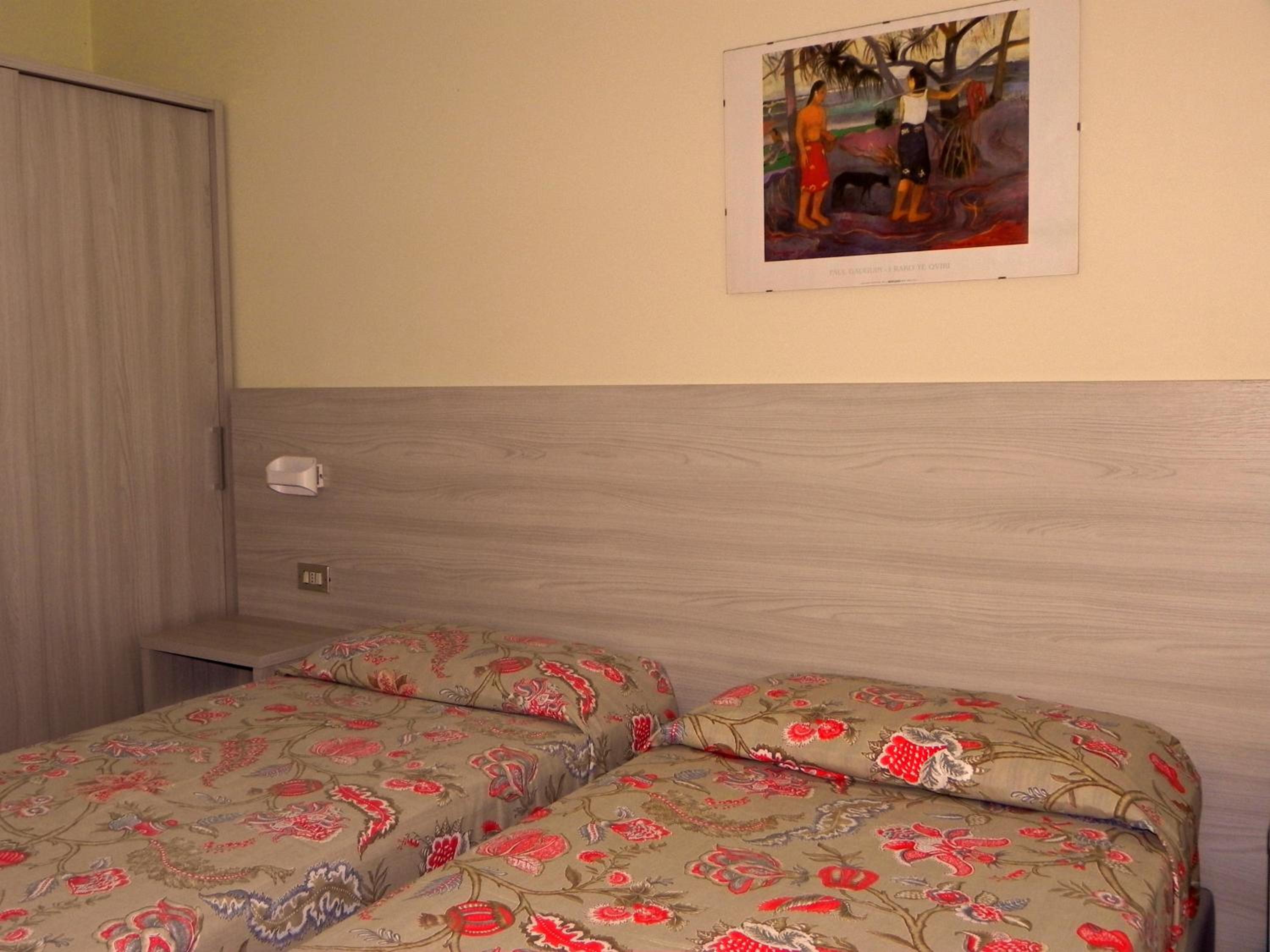 Twin Room - Photo 3