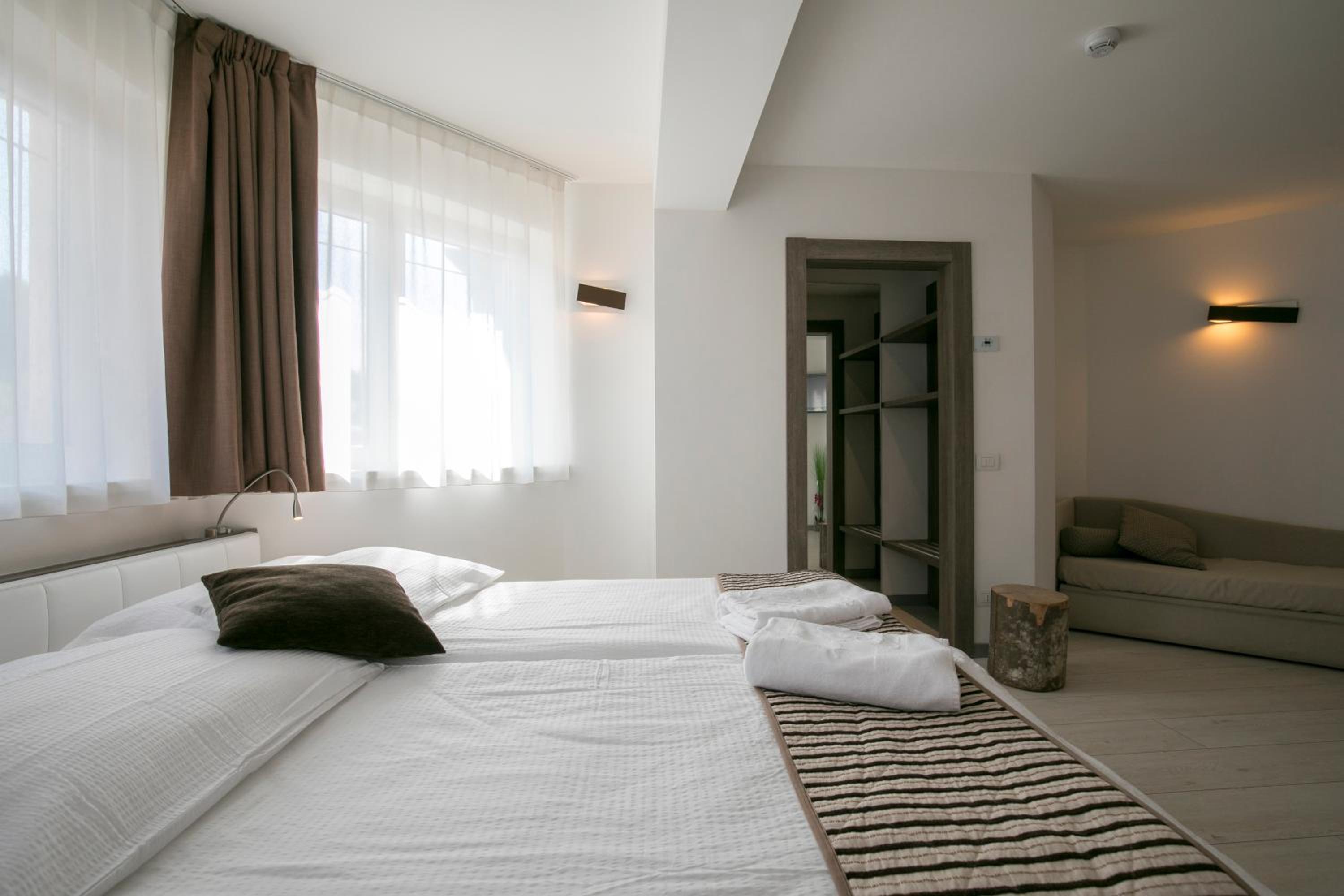 Junior Suite (3 Adults) - Photo 7