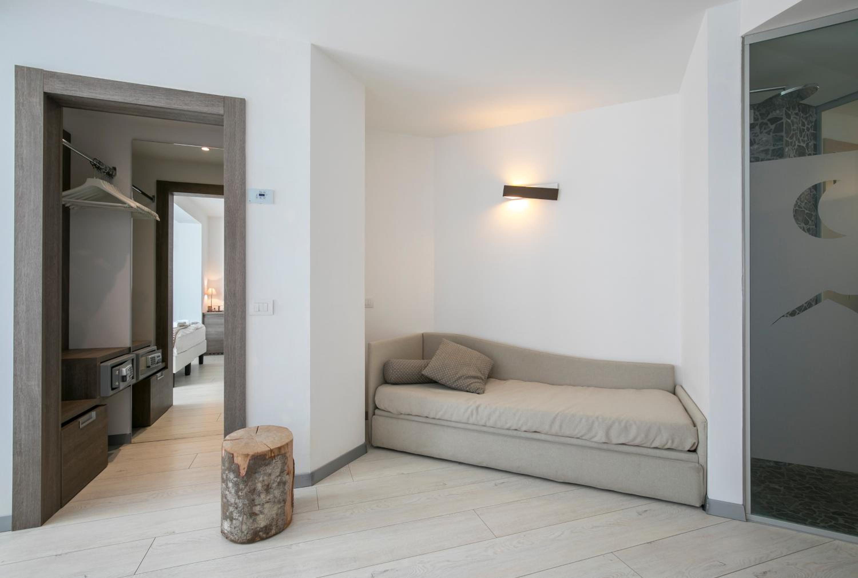Junior Suite (3 Adults) - Photo 14