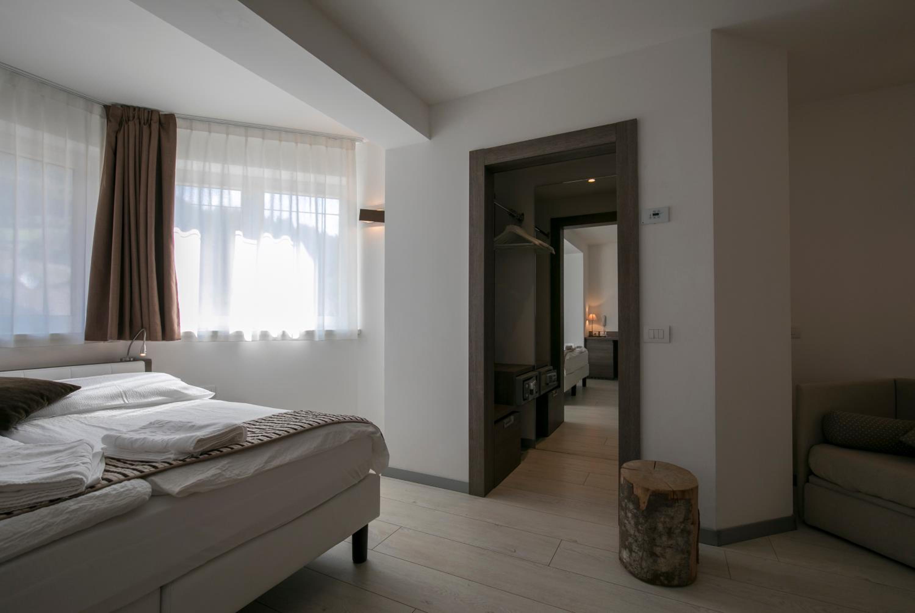 Junior Suite (3 Adults) - Photo 9