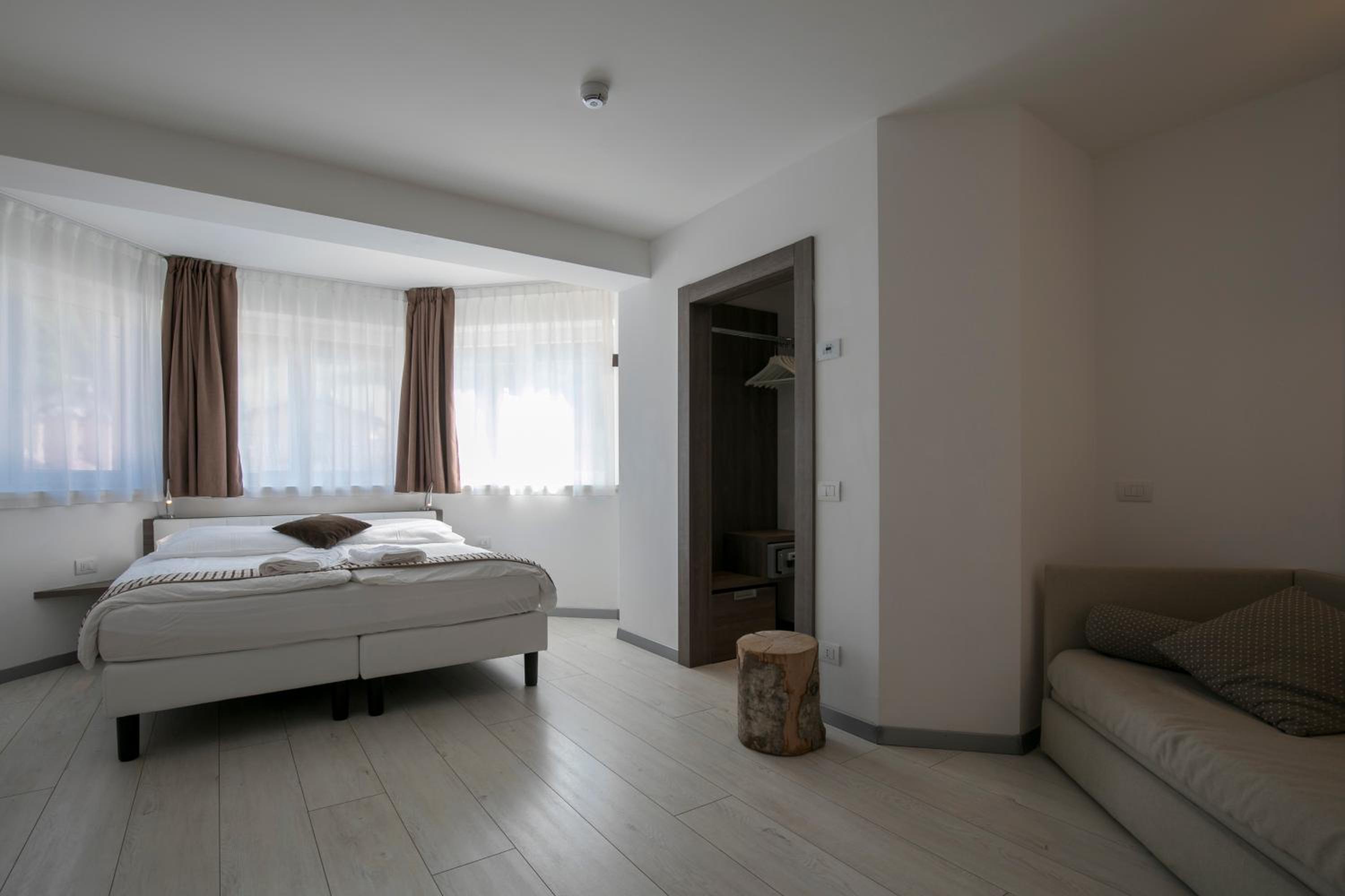 Junior Suite (3 Adults) - Photo 5