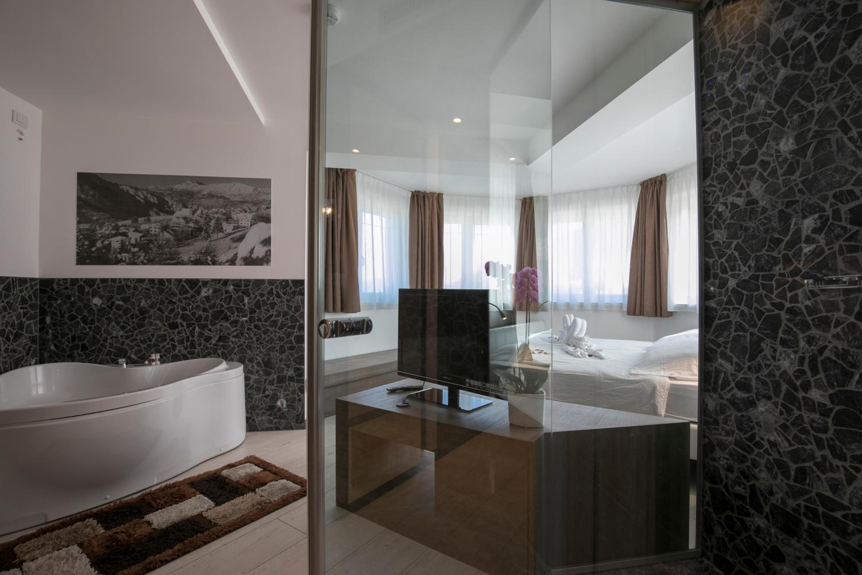 Suite - Photo 4