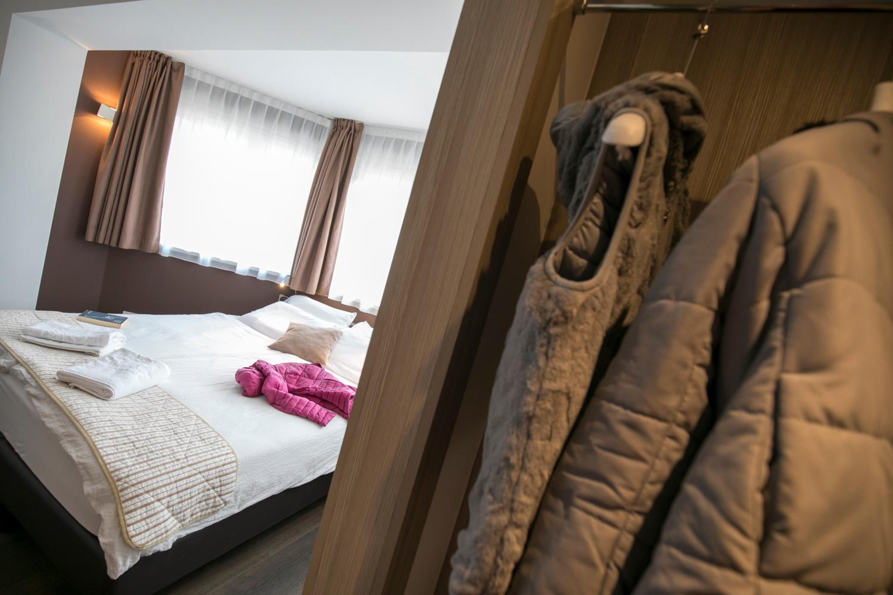 Junior Suite (3 Adults) - Photo 13
