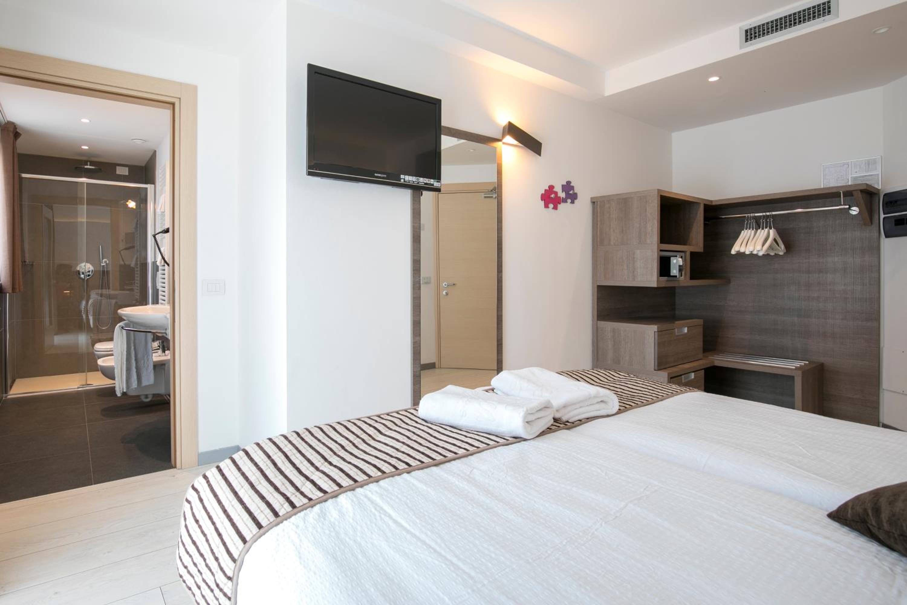 Classic Single Room With Balcony photo 2