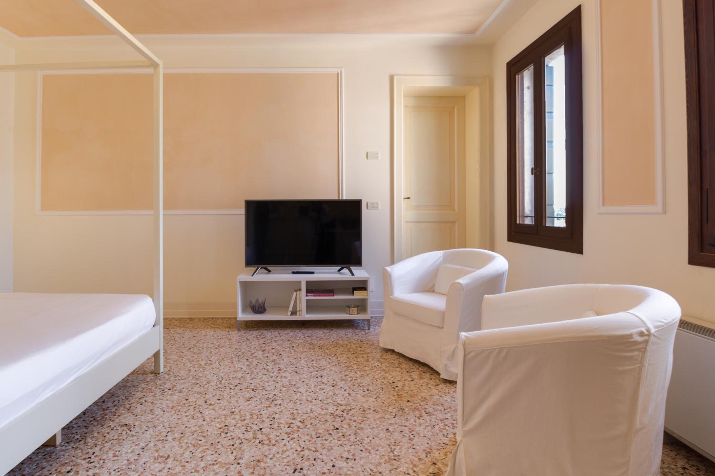 Studio Apartment photo 1