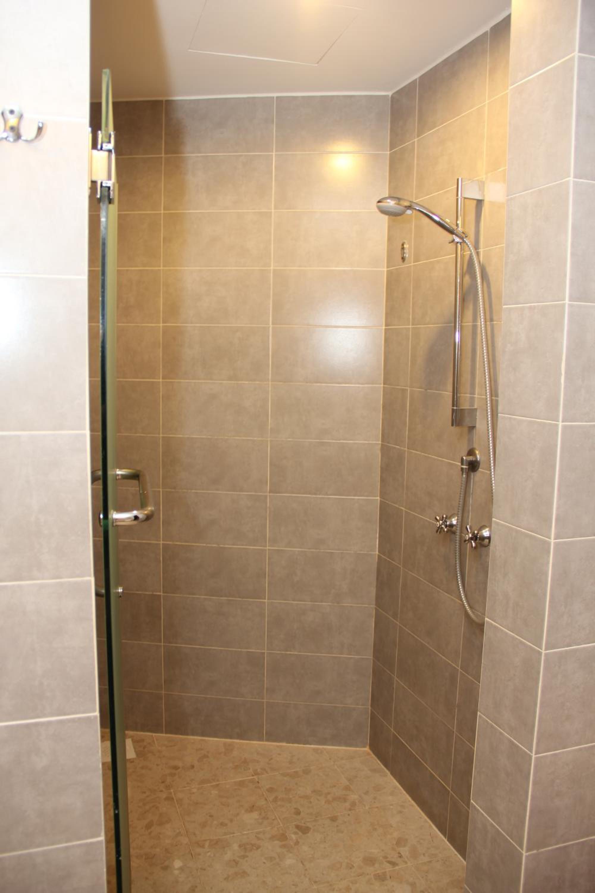 Deluxe Twin Room - Photo 6