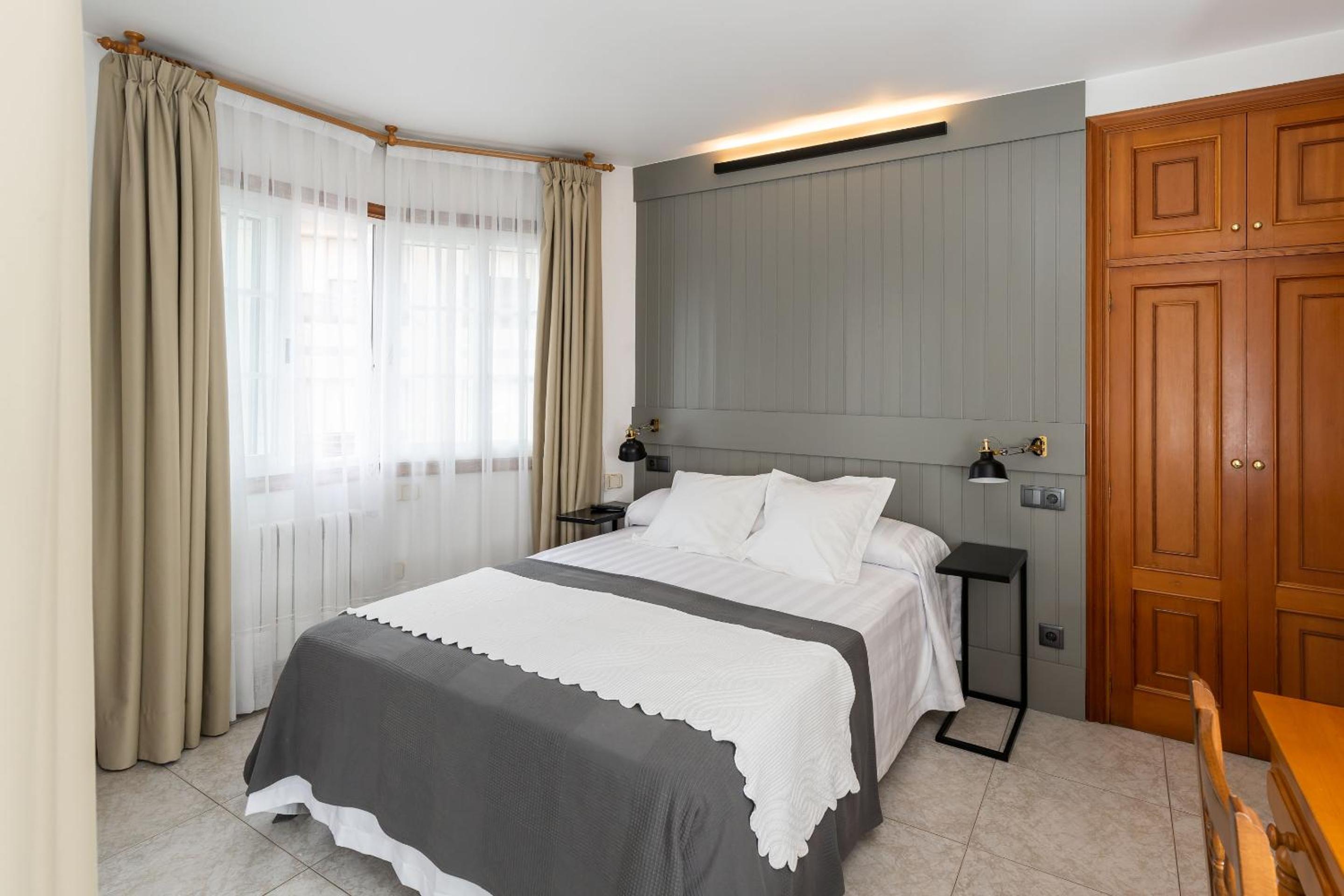 Double or Twin Room with Balcony photo 2