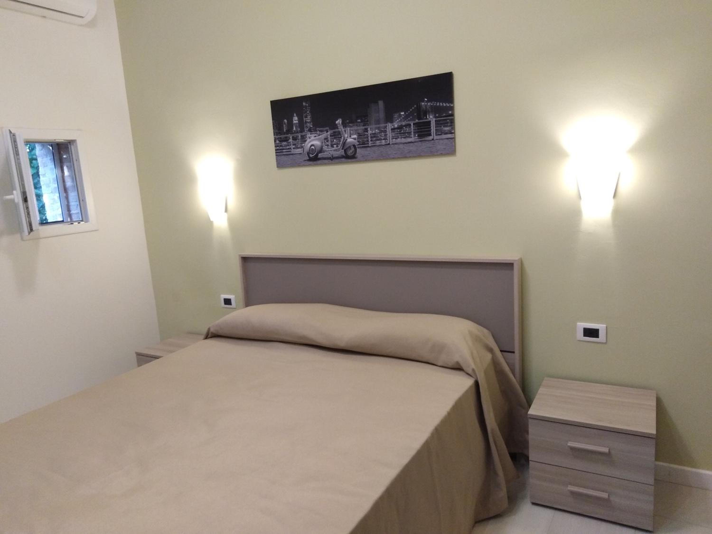 Double Room with Private Bathroom - Photo 4