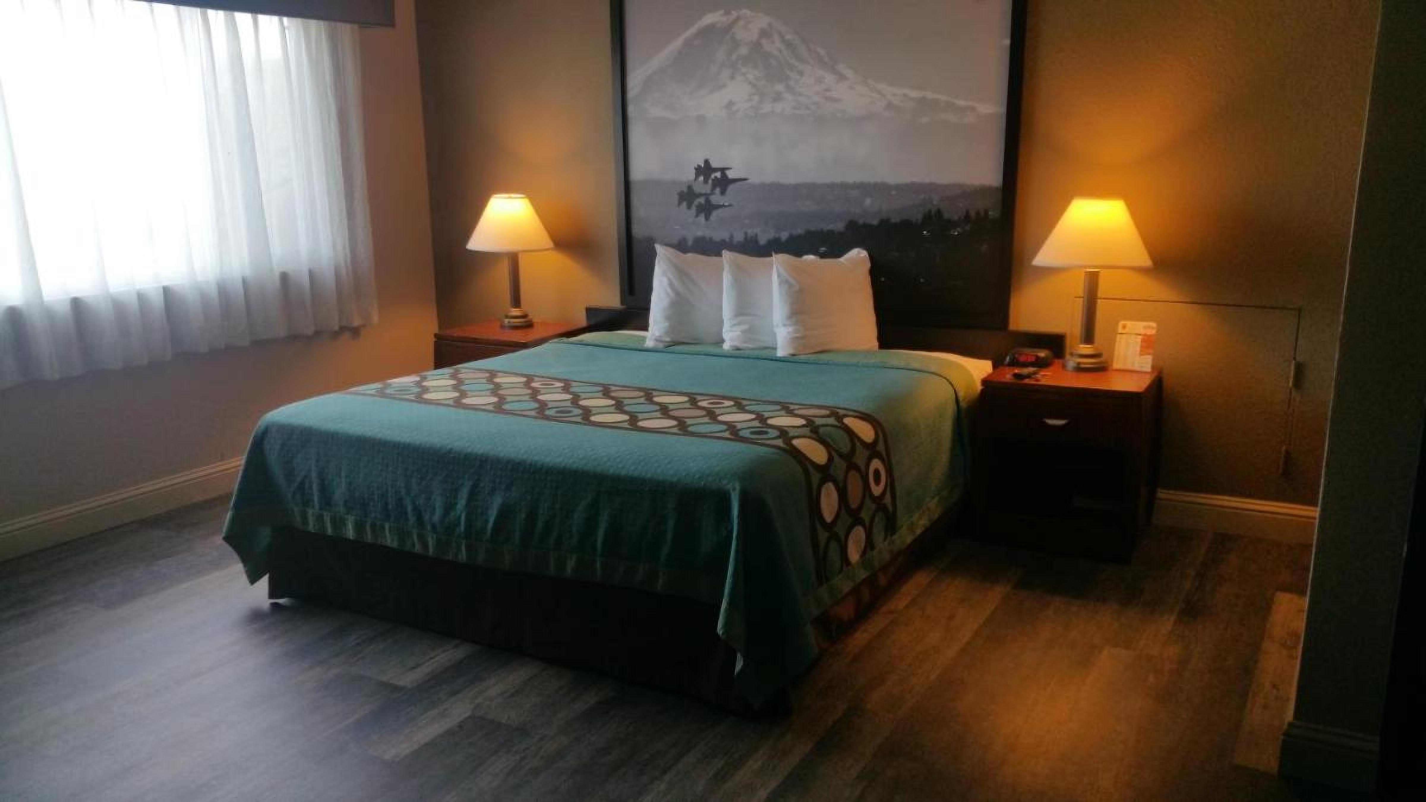 Studio Suite with 1 King Bed, Non- Smoking photo 3