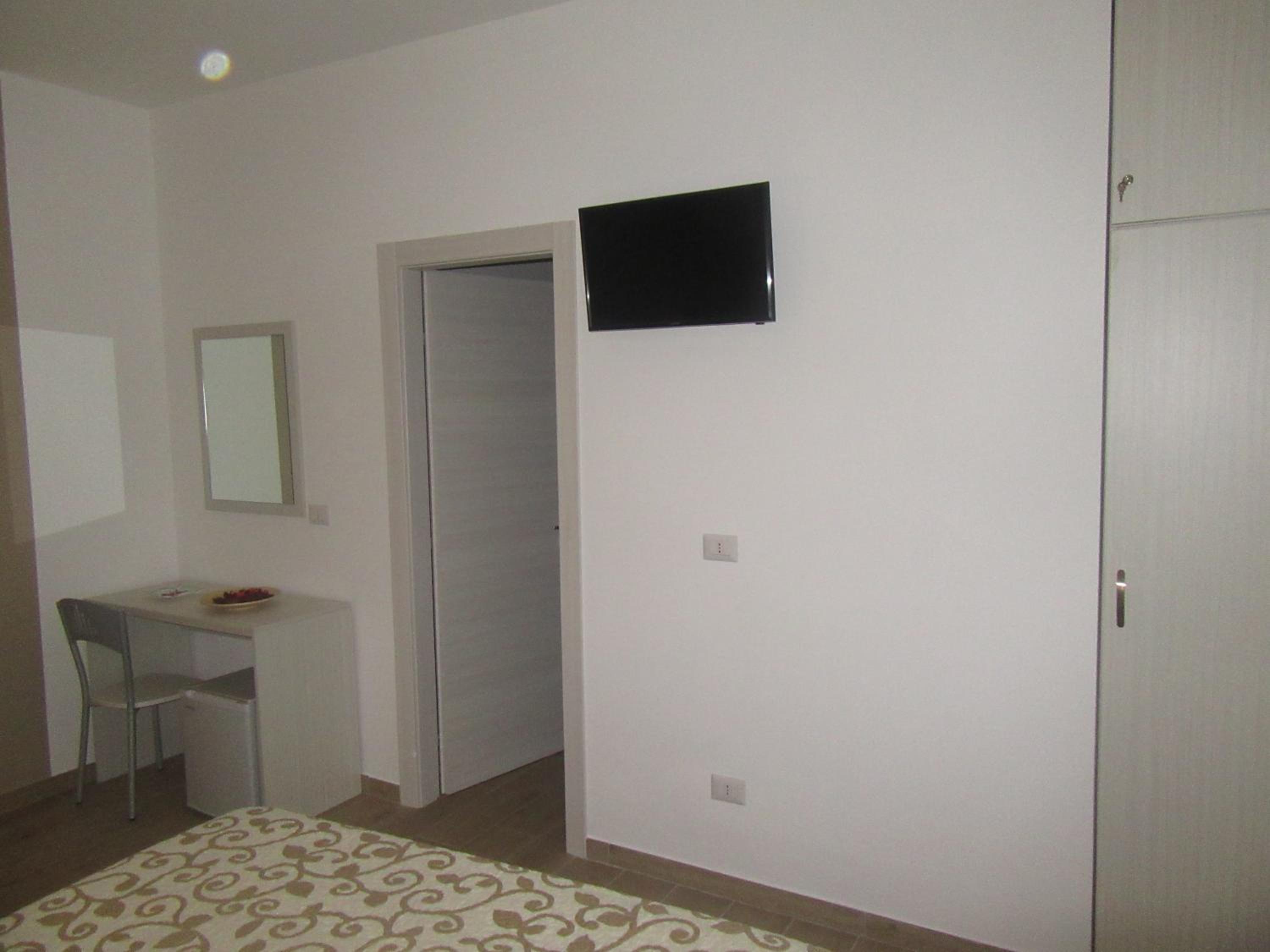 Double Room - Photo 2