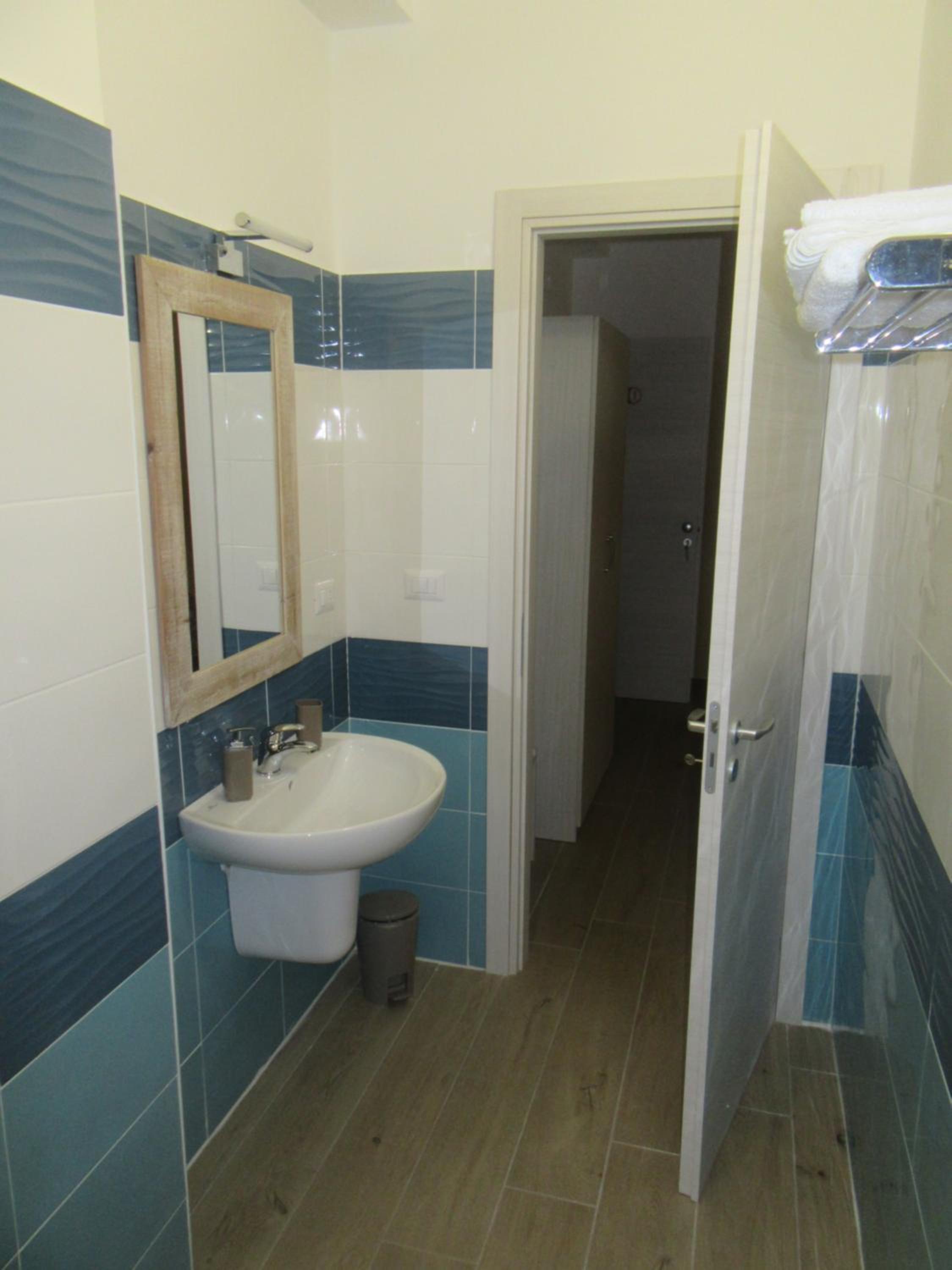 Quadruple Room - Photo 8