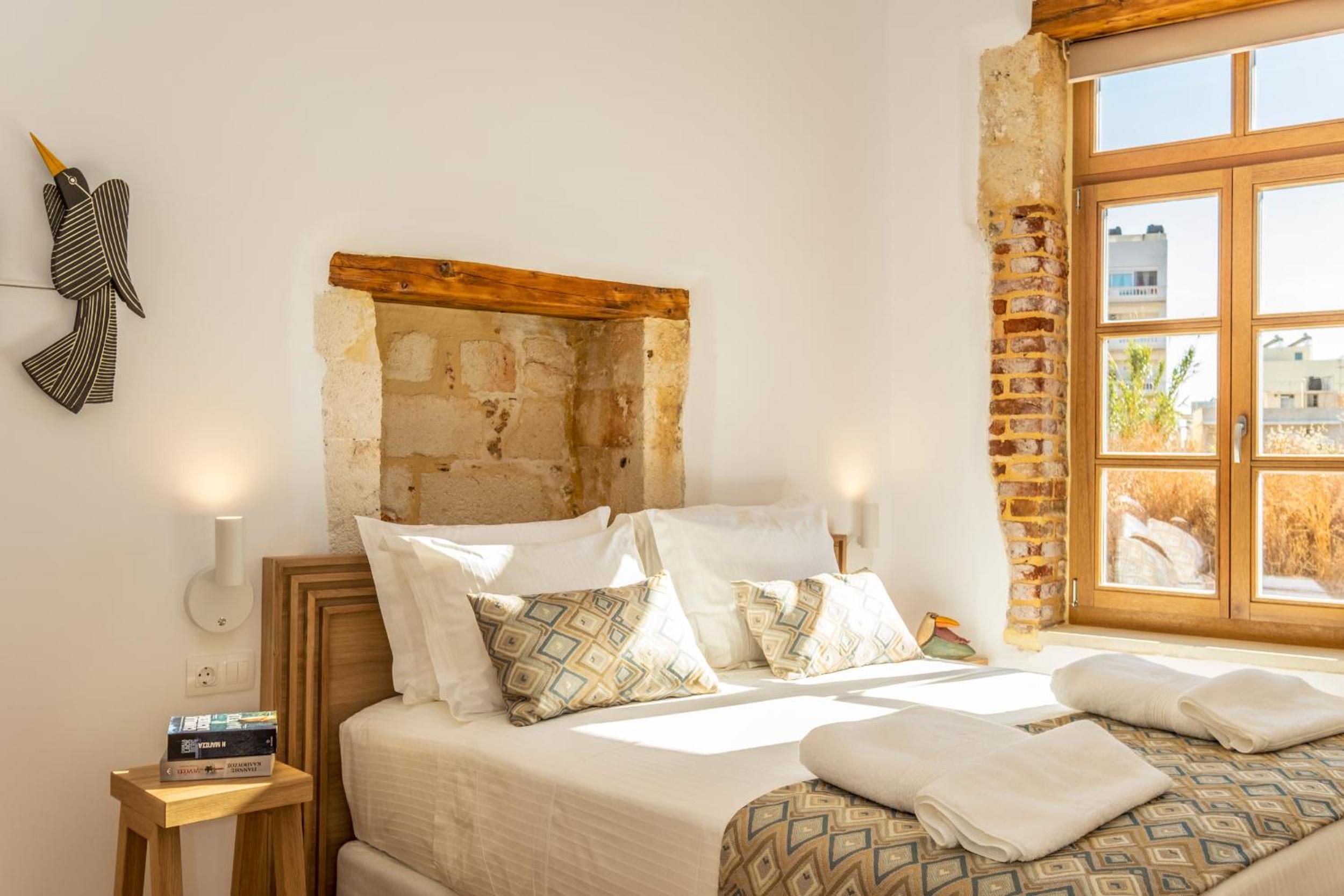 Deluxe Double Room - Photo 14
