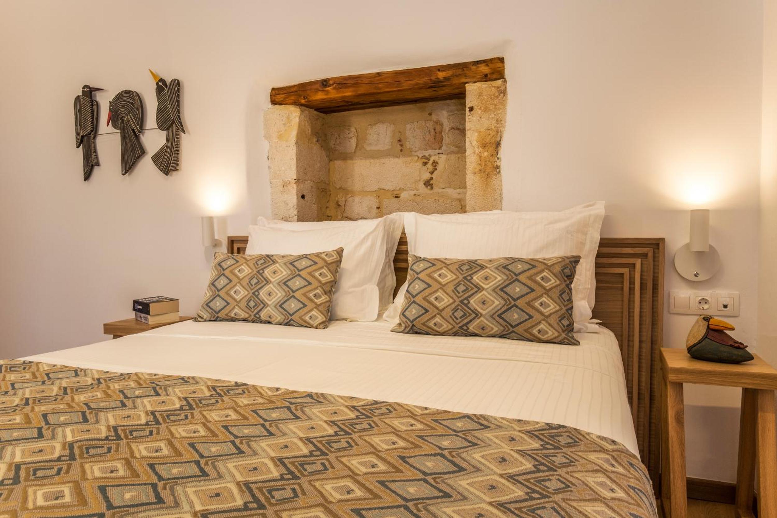 Deluxe Double Room - Photo 11