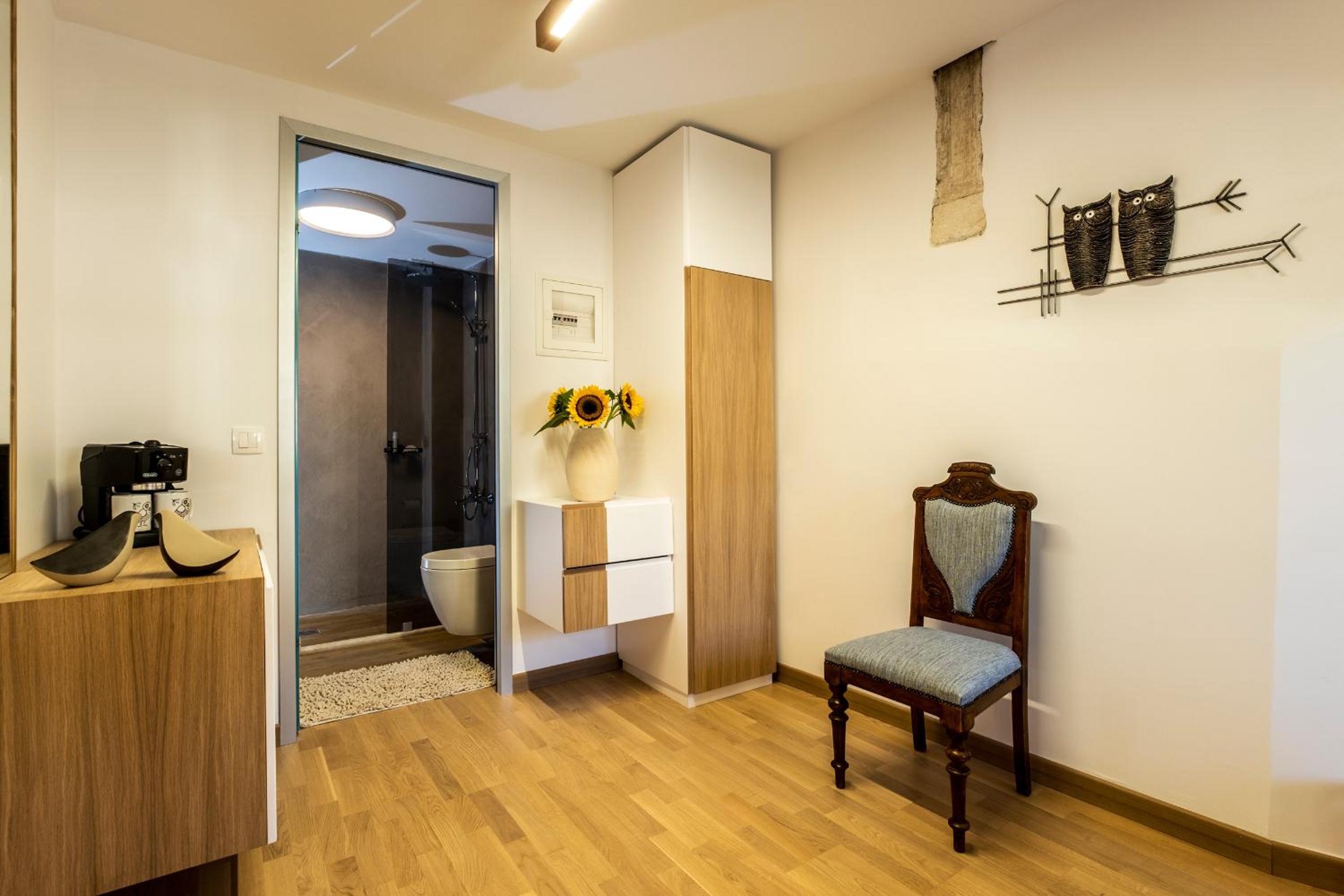 Superior Double Room thumbnail 5