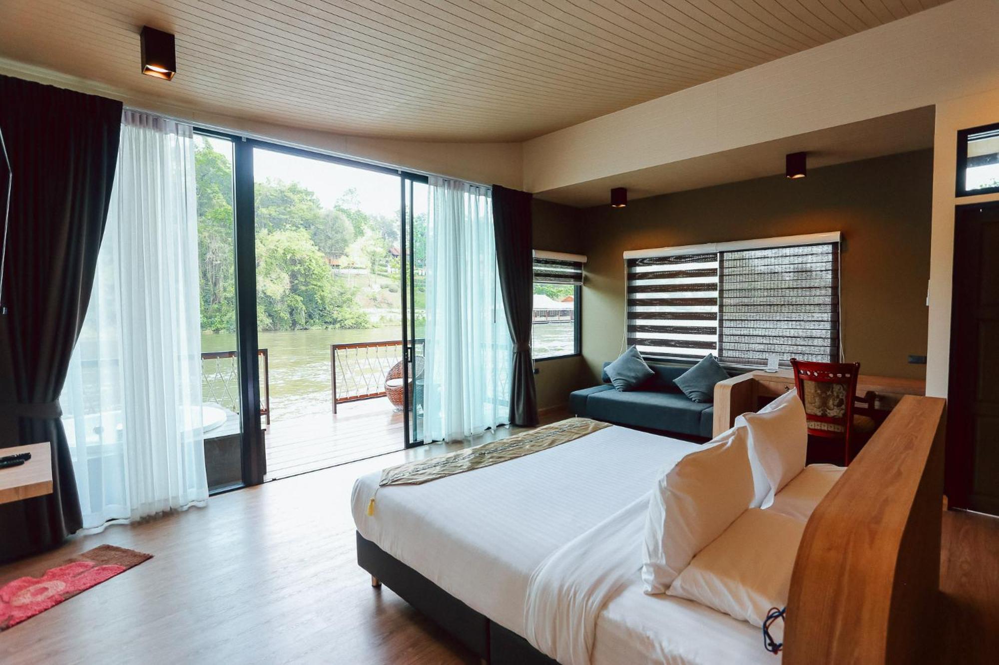 Grand Deluxe Raft Room