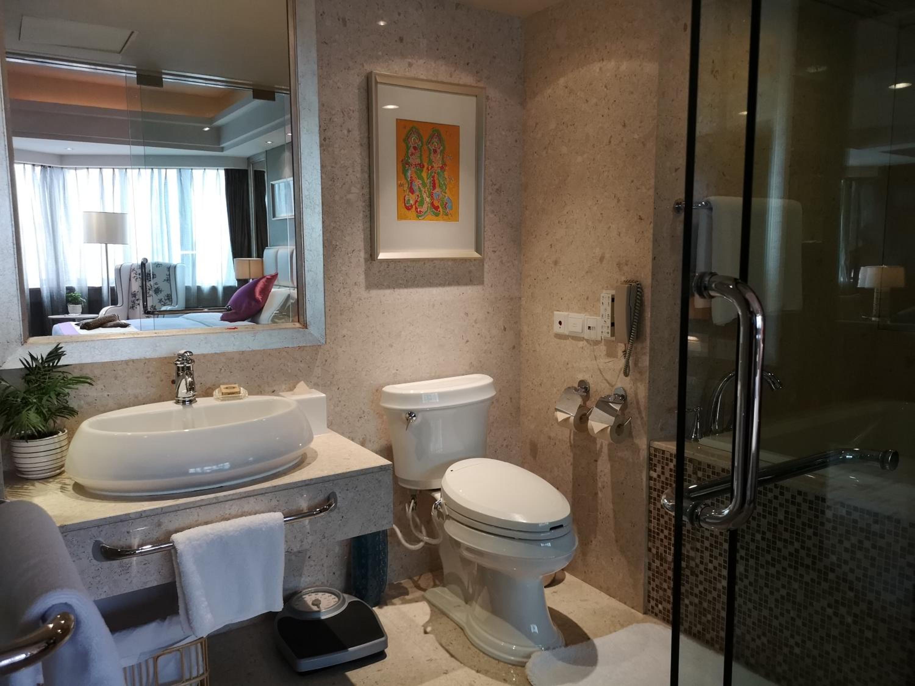 One-Bedroom Suite photo 2