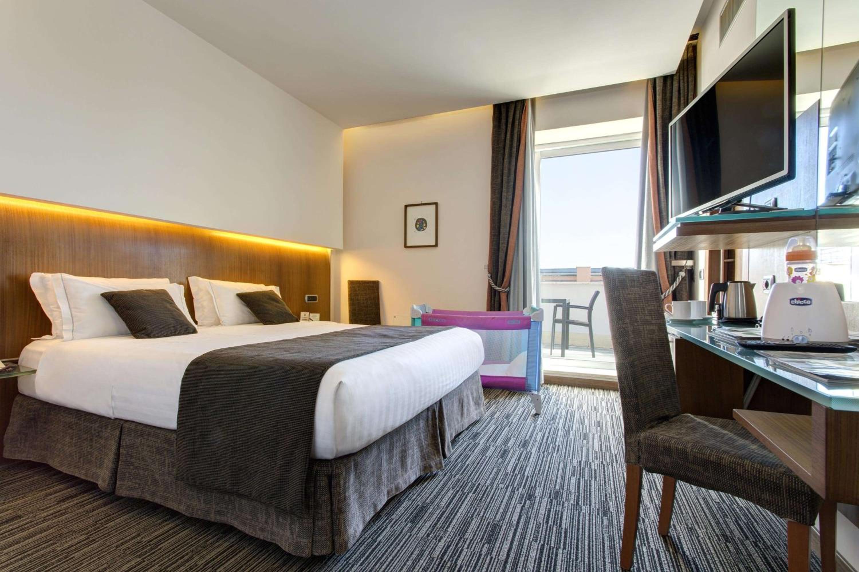 Superior King Room - Photo 1