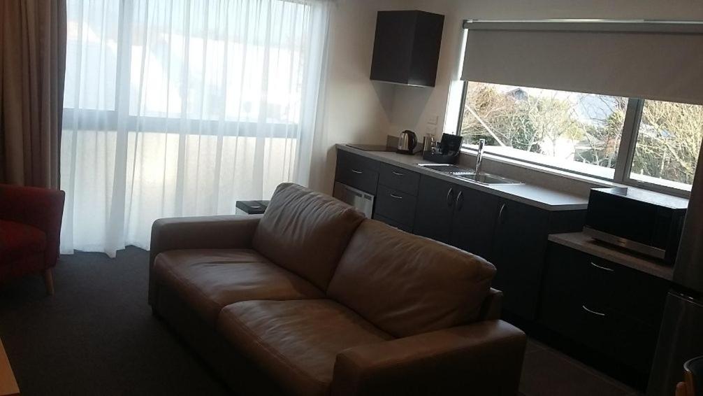 Deluxe Two Bedroom Apartment - Photo 16
